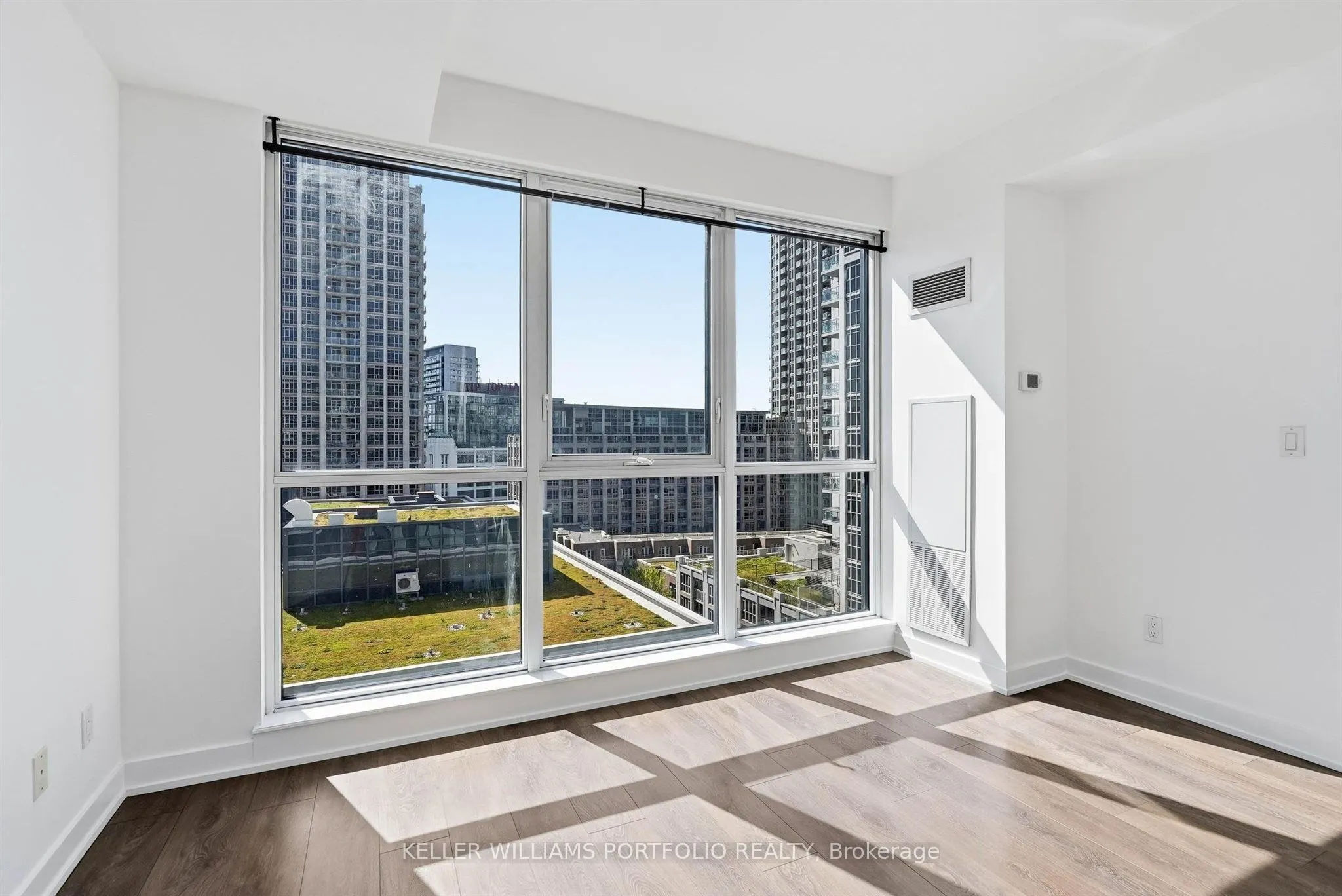 50 Bruyeres Mews #1009