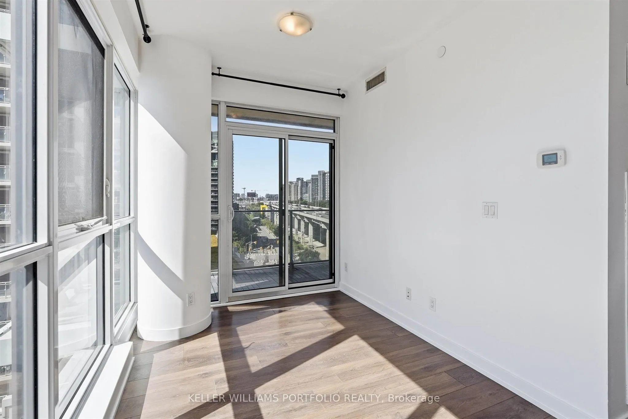 50 Bruyeres Mews #1009