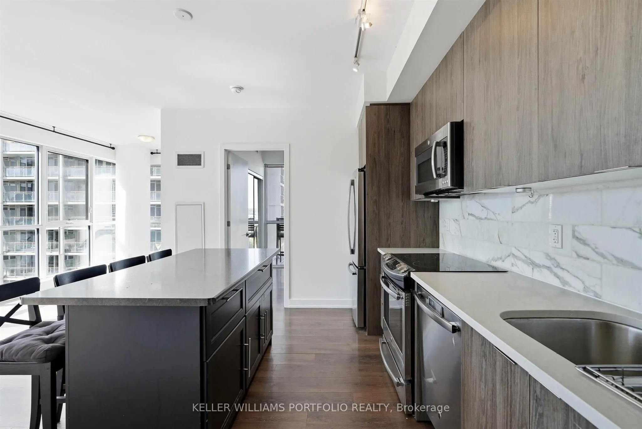 50 Bruyeres Mews #1009