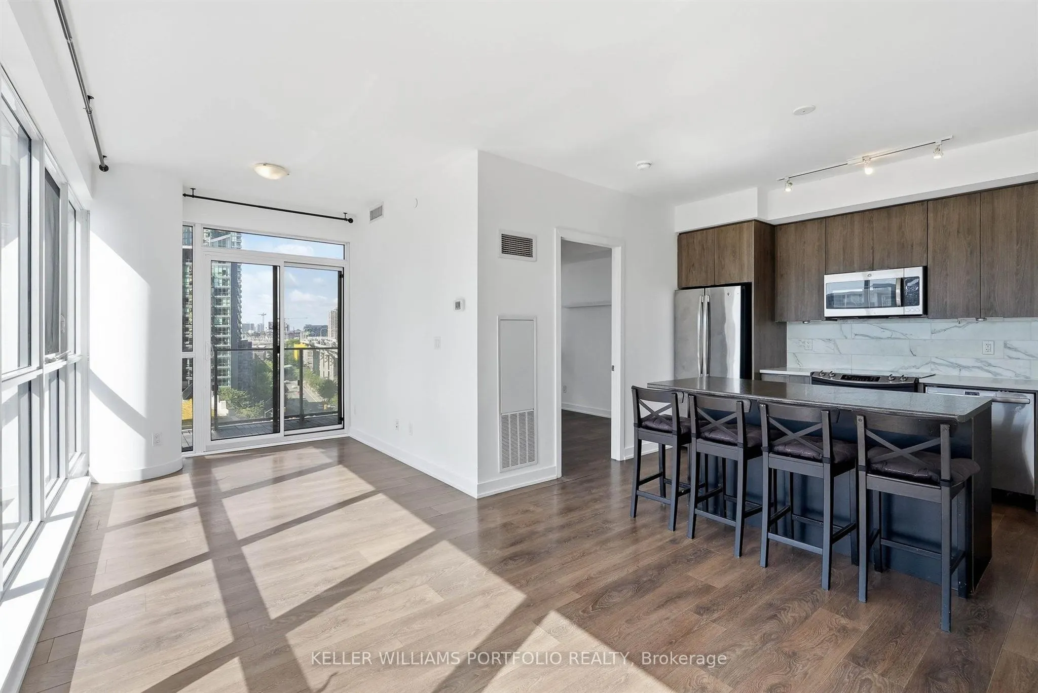 50 Bruyeres Mews #1009