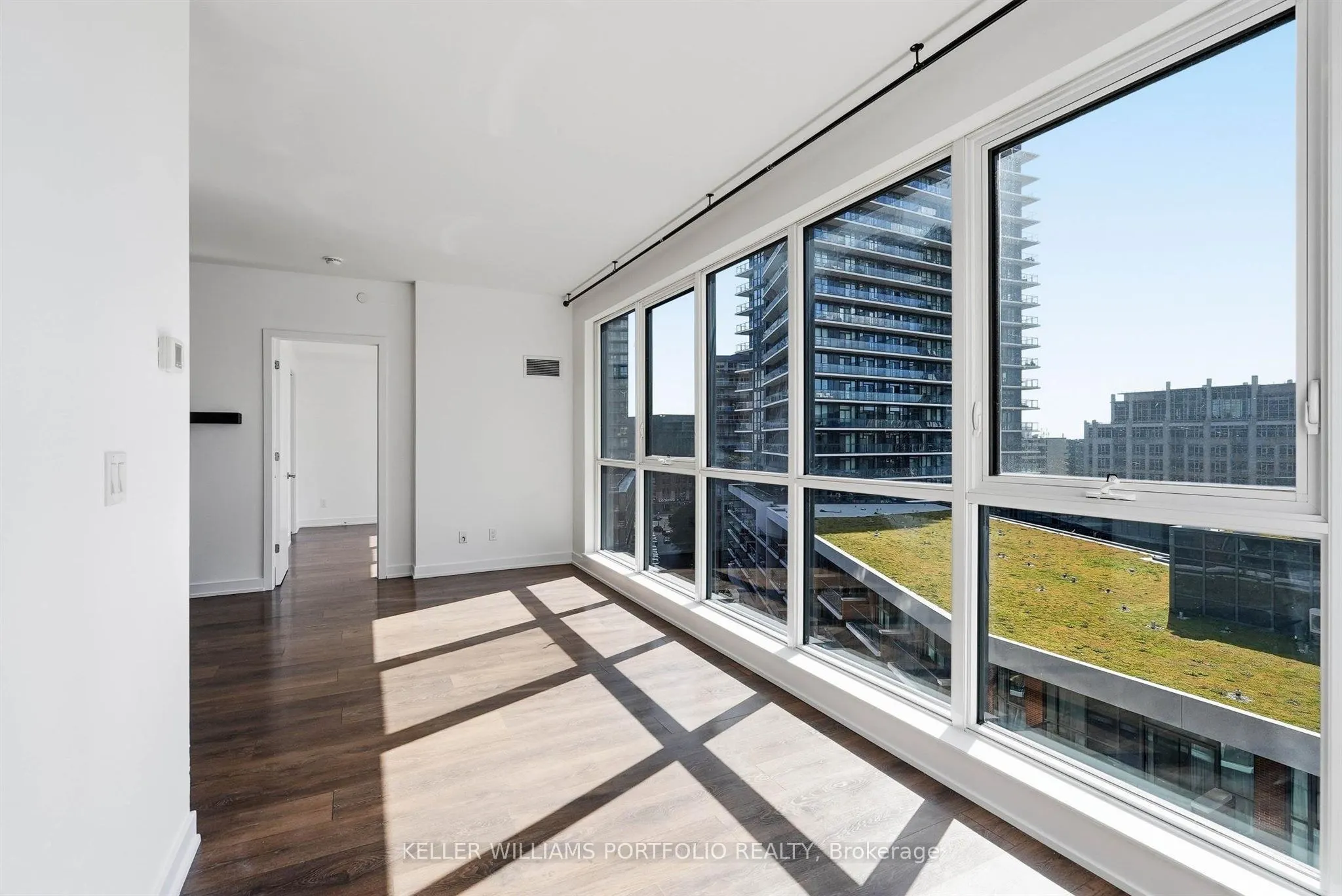 50 Bruyeres Mews #1009