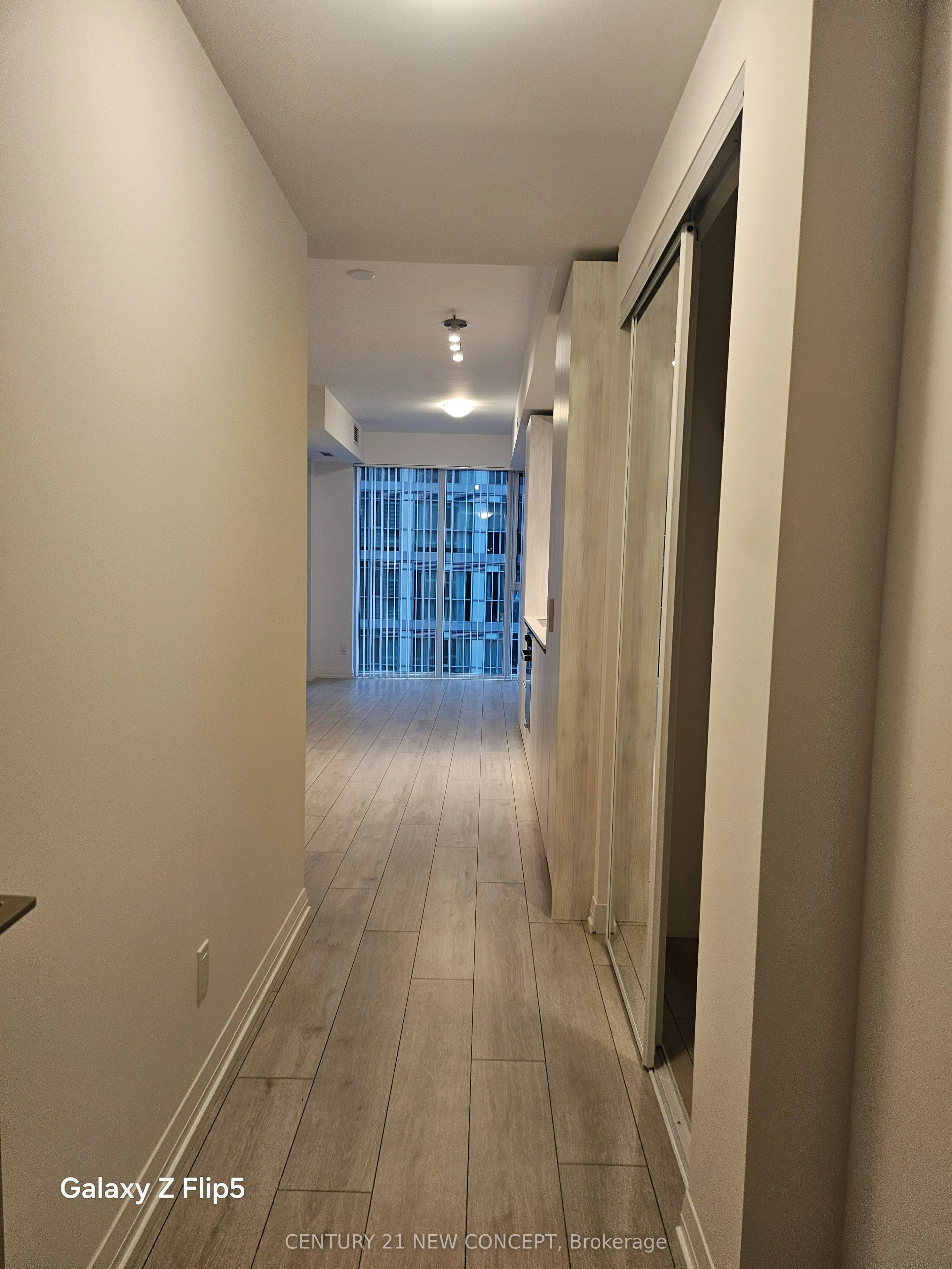 400 King Street W #3015