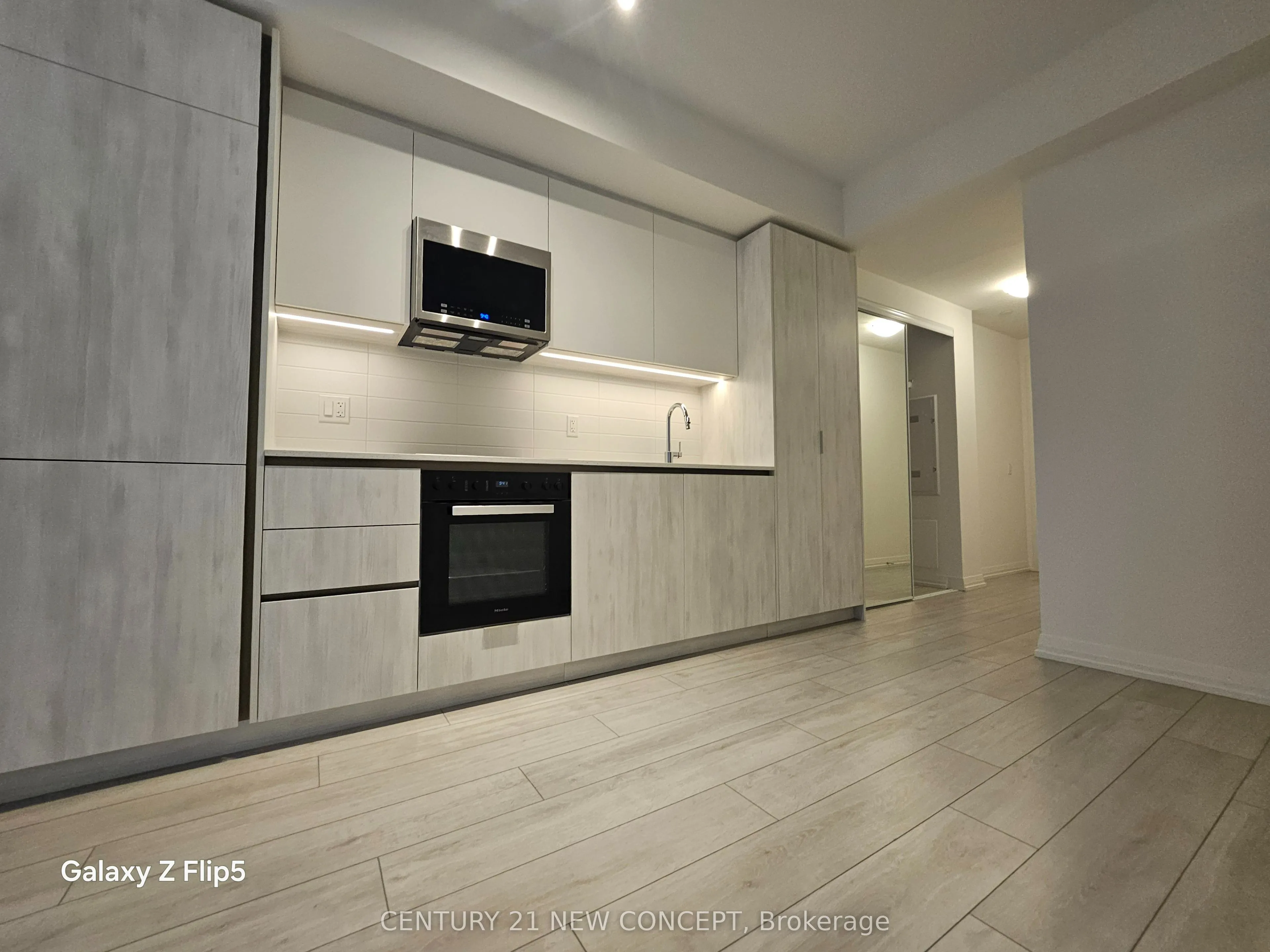 400 King Street W #3015