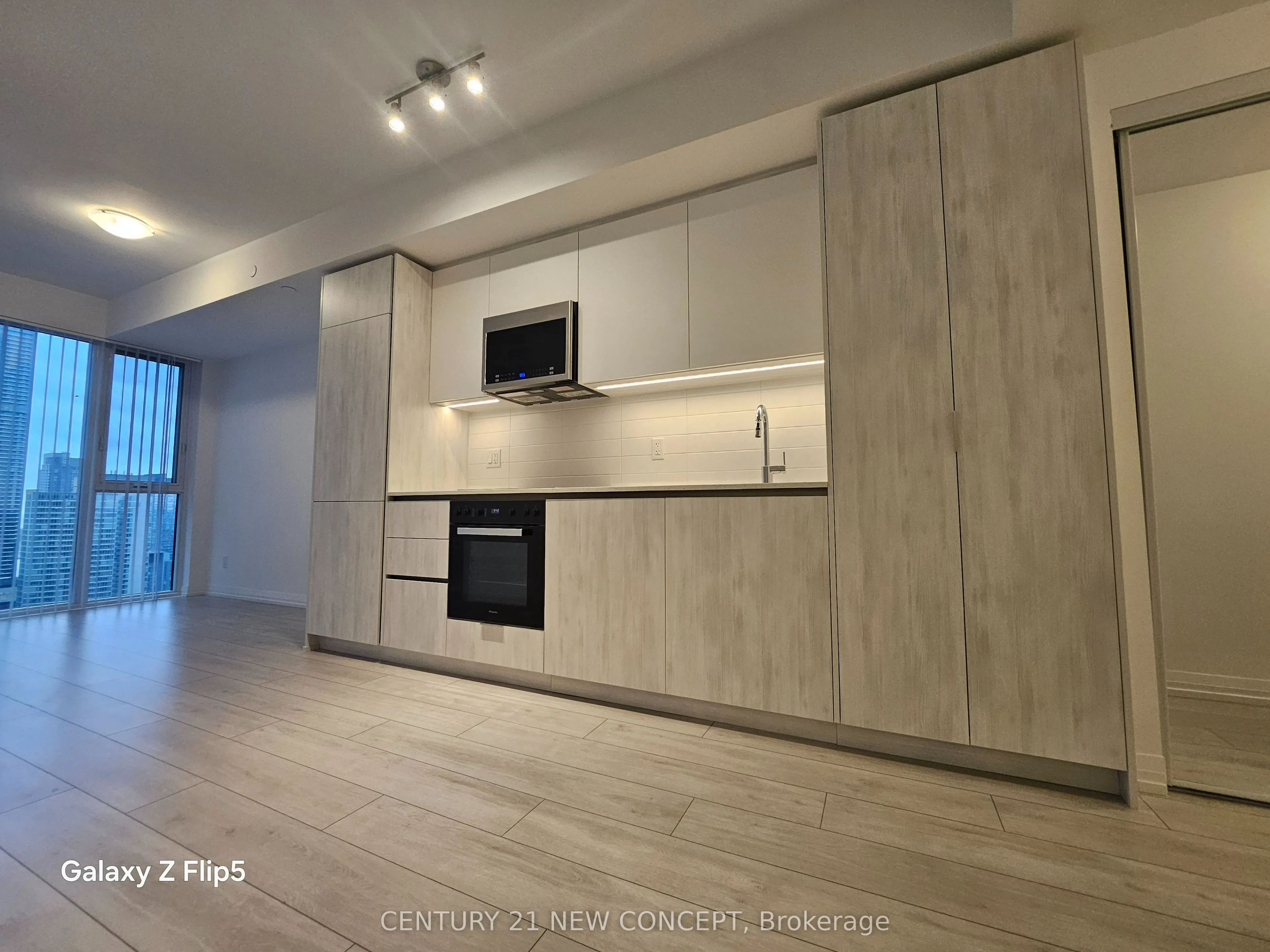 400 King Street W #3015