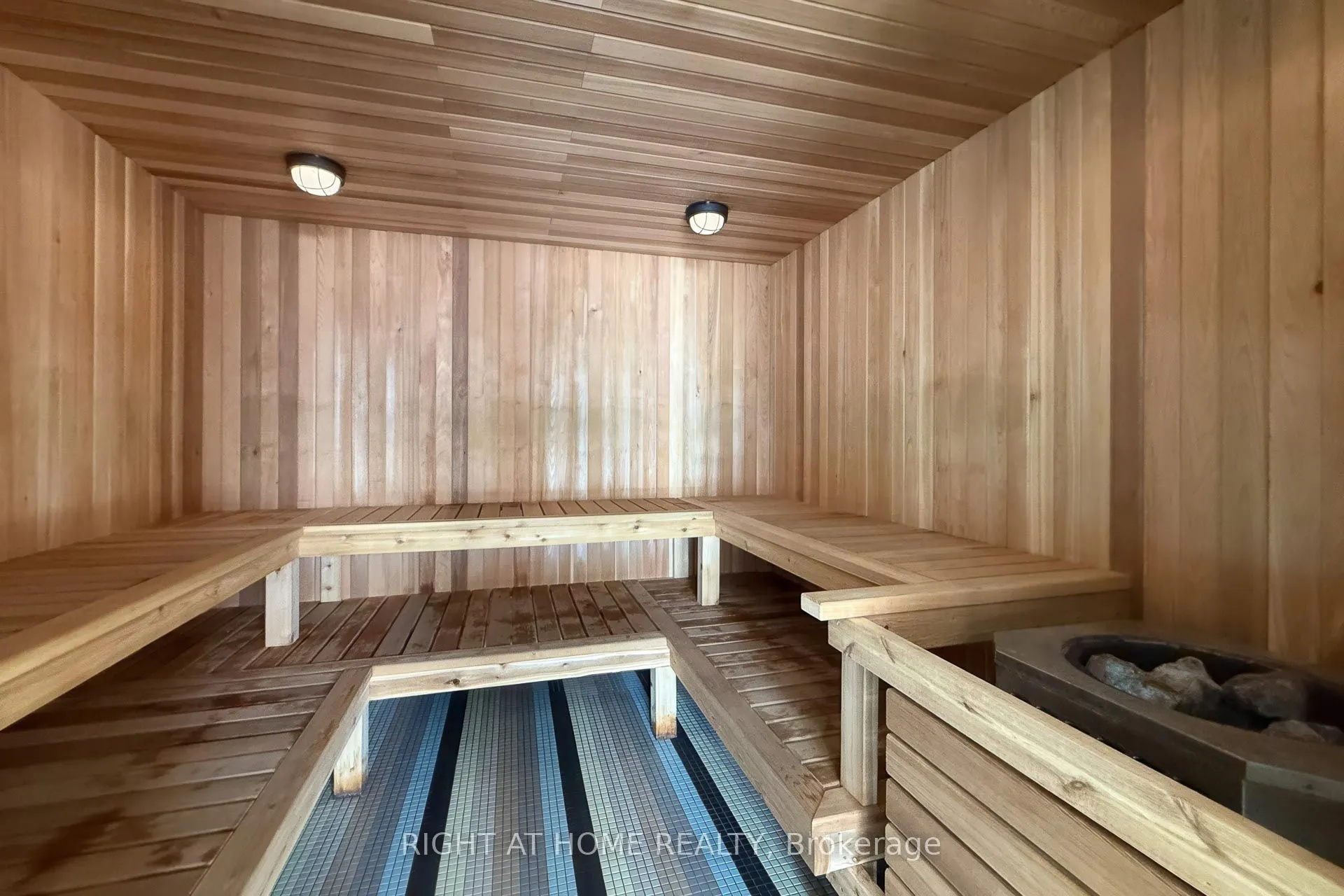 35 Hollywood Avenue #2022