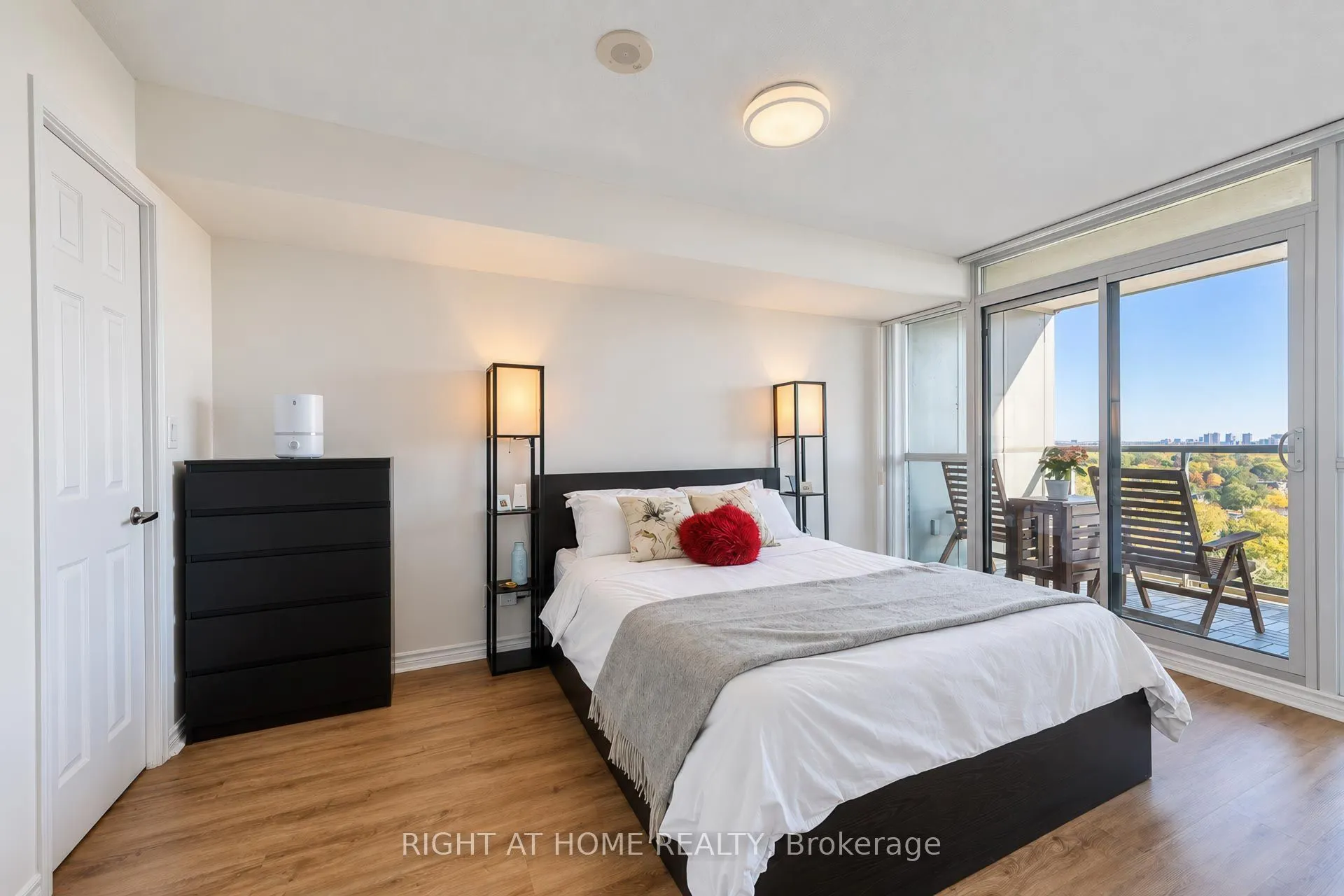 35 Hollywood Avenue #2022