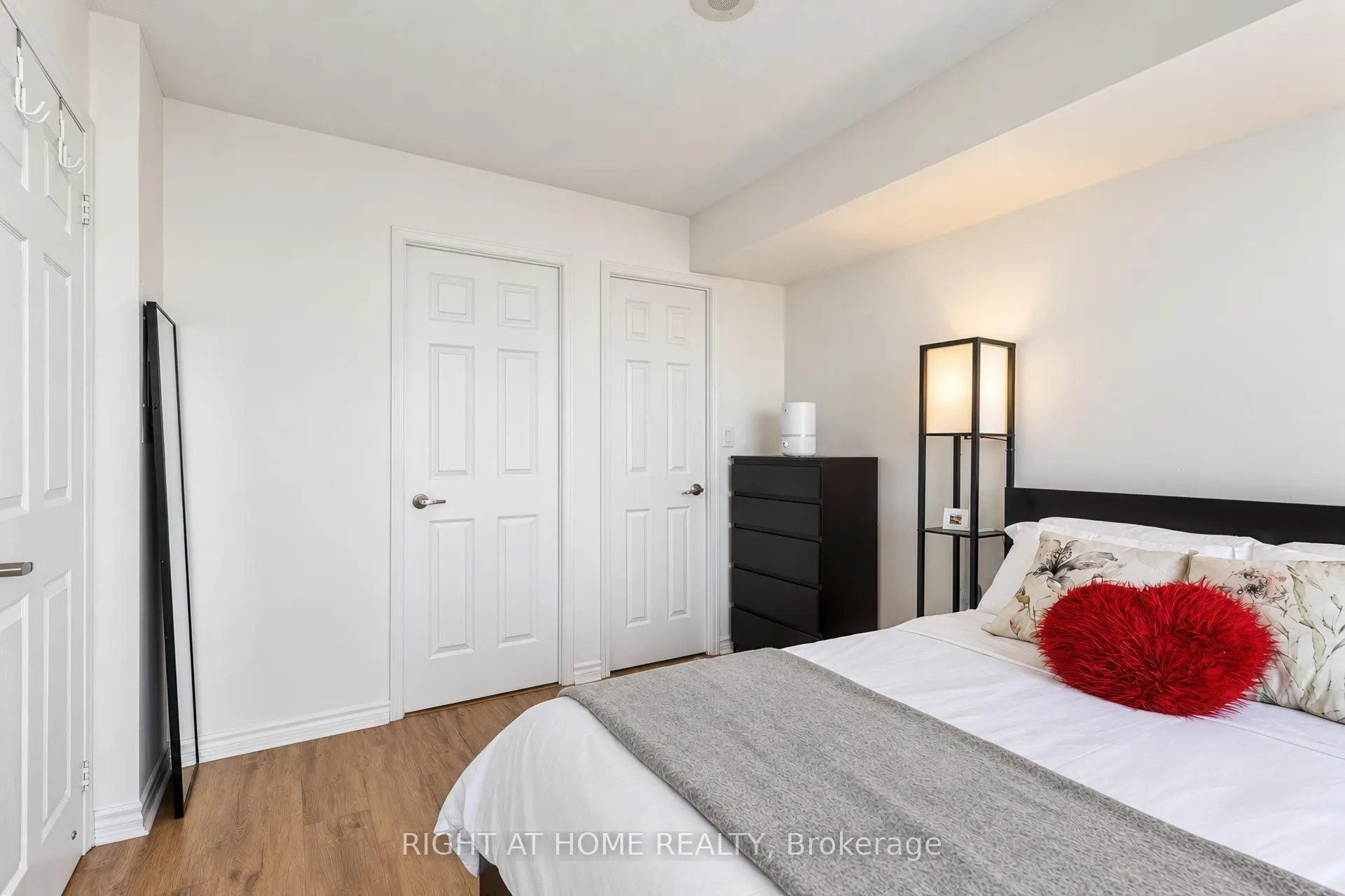 35 Hollywood Avenue #2022