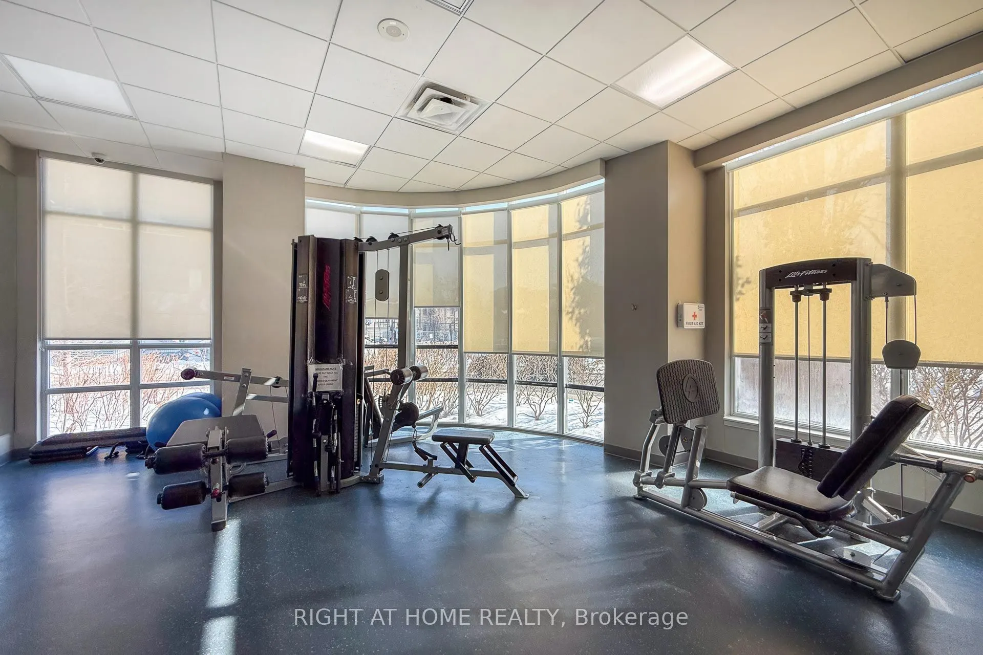 35 Hollywood Avenue #2022