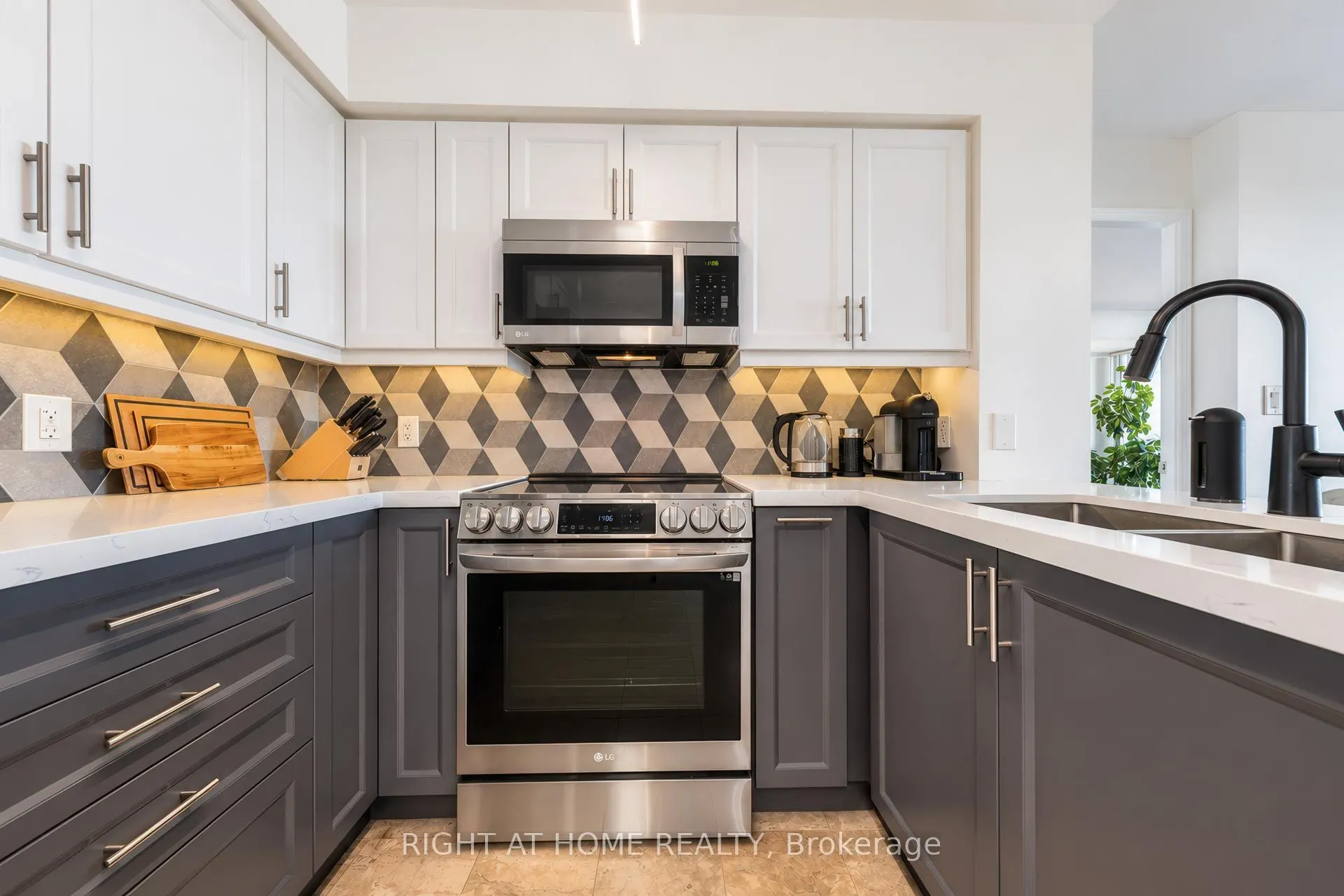 35 Hollywood Avenue #2022
