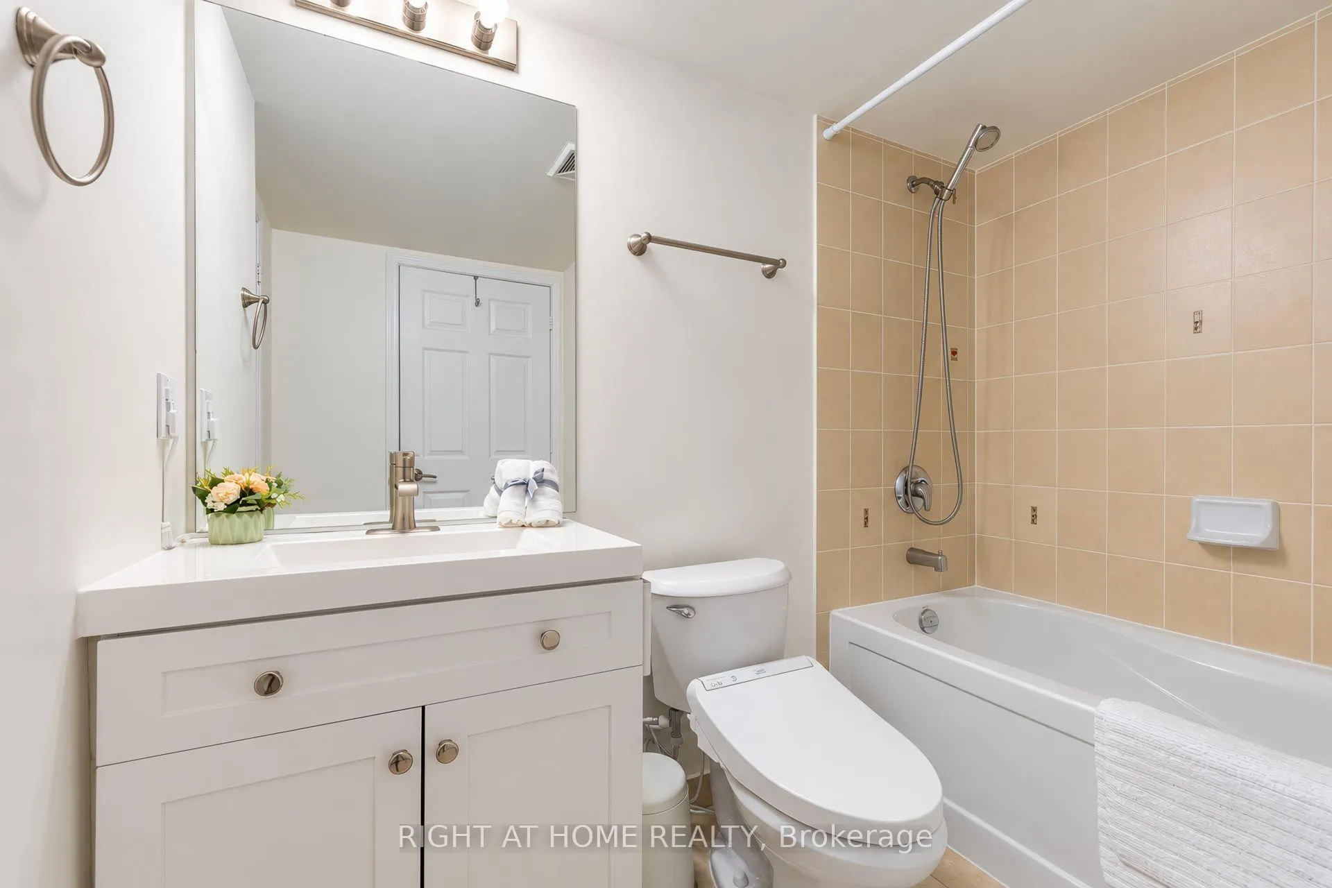 35 Hollywood Avenue #2022