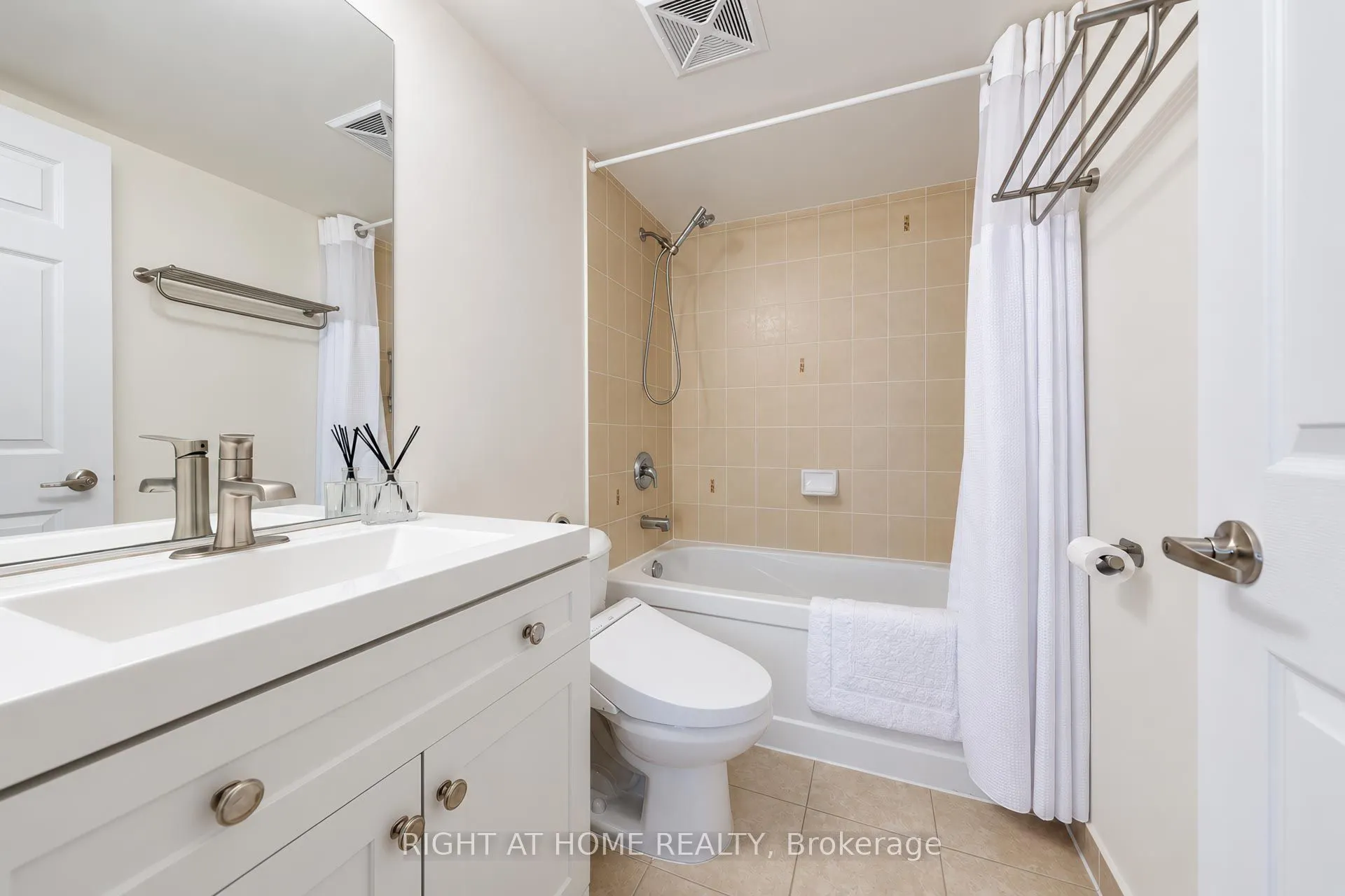 35 Hollywood Avenue #2022