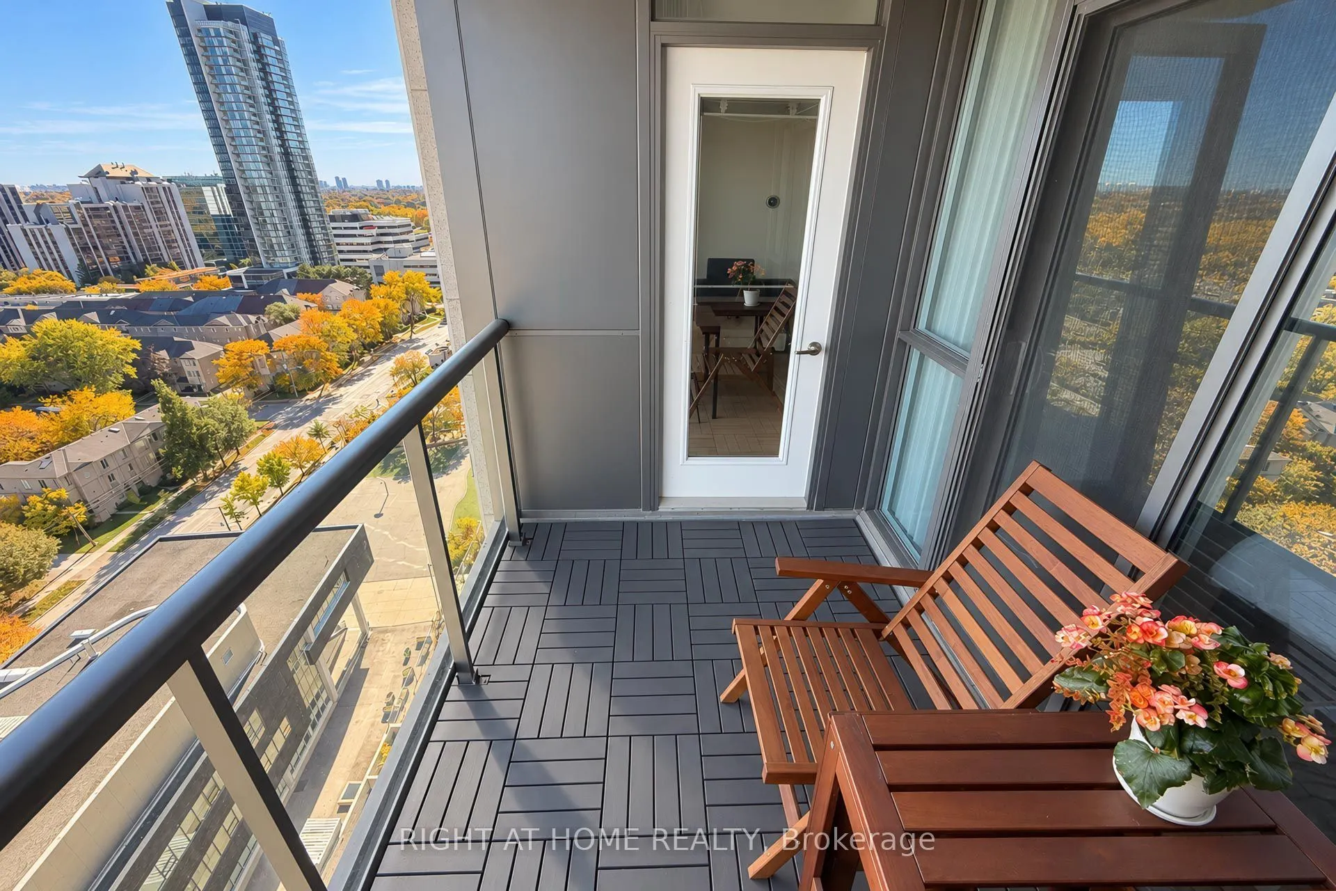 35 Hollywood Avenue #2022