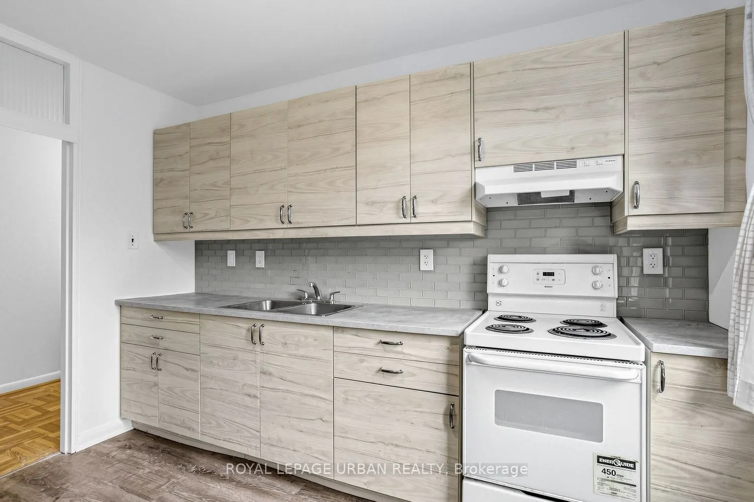8 Corinth Gardens #17