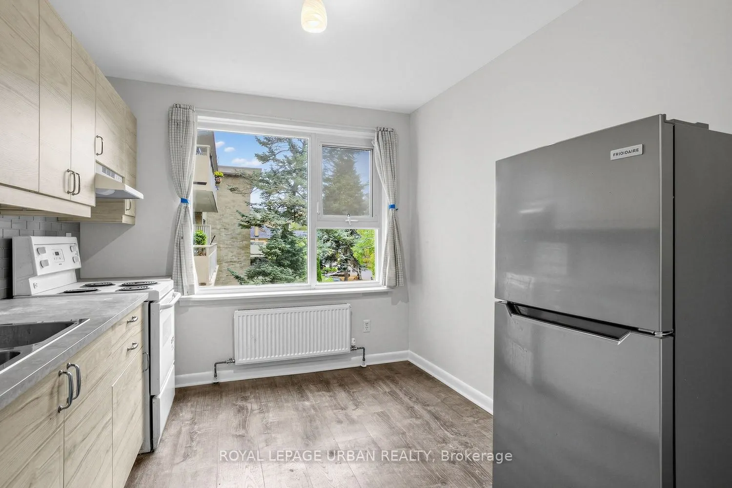 8 Corinth Gardens #17
