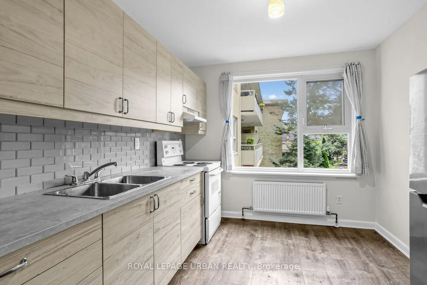 8 Corinth Gardens #17