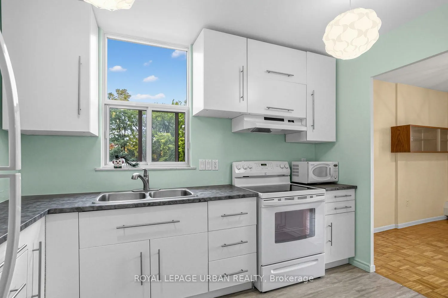 60 Pavane Linkway #403