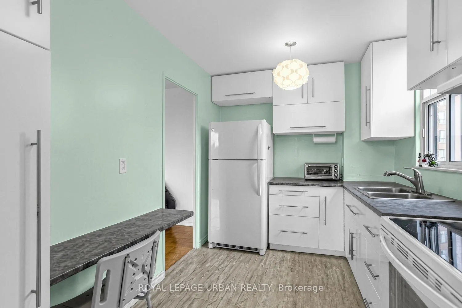 60 Pavane Linkway #403