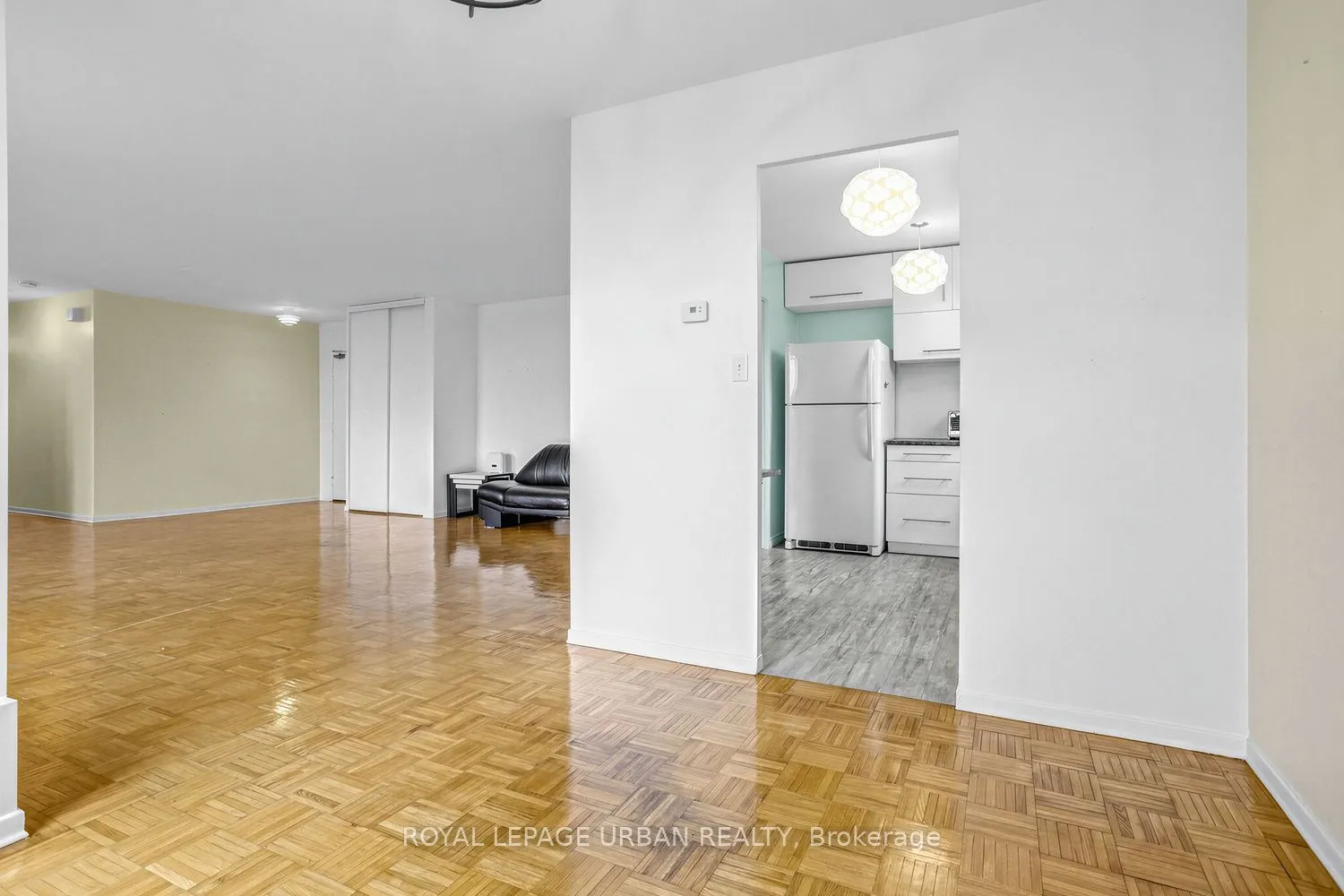 60 Pavane Linkway #403
