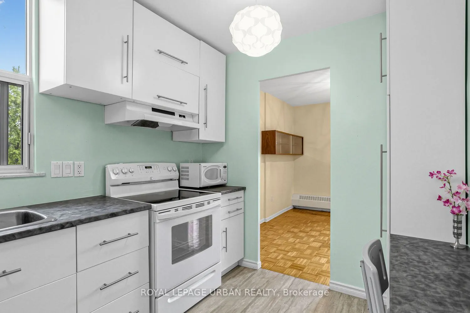 60 Pavane Linkway #403
