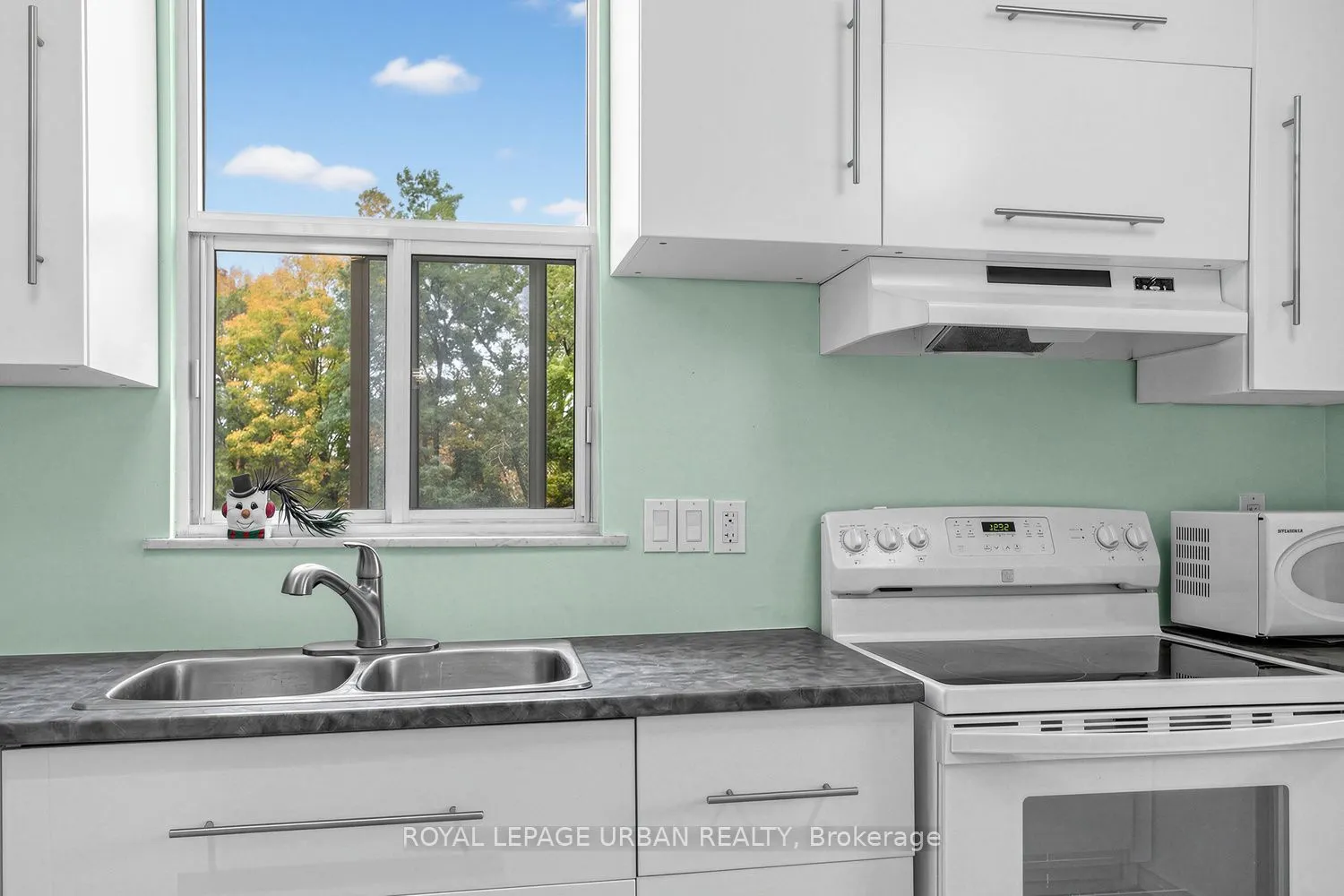 60 Pavane Linkway #403