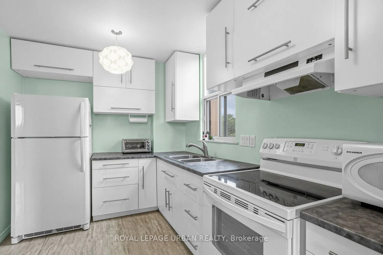 60 Pavane Linkway #403