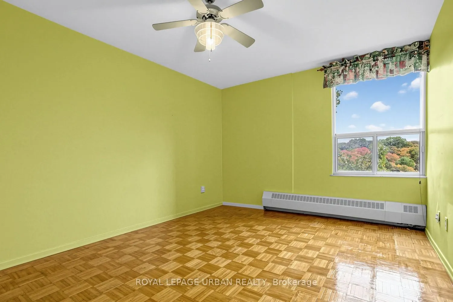 60 Pavane Linkway #403