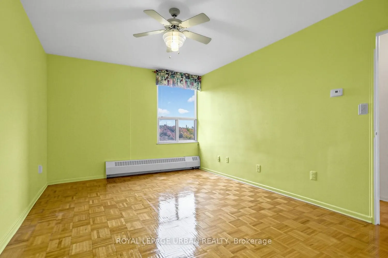 60 Pavane Linkway #403