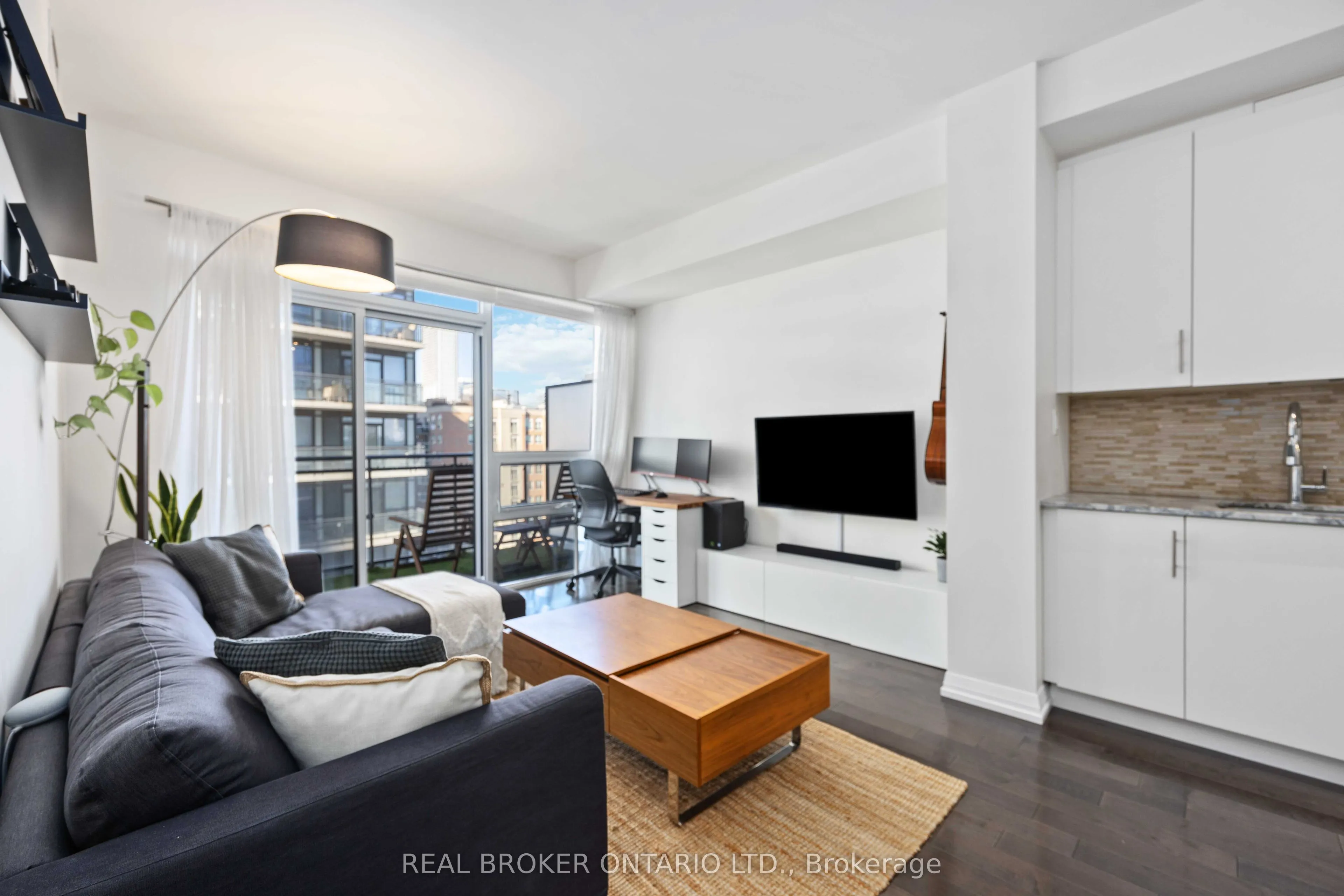 460 Adelaide Street E #1518