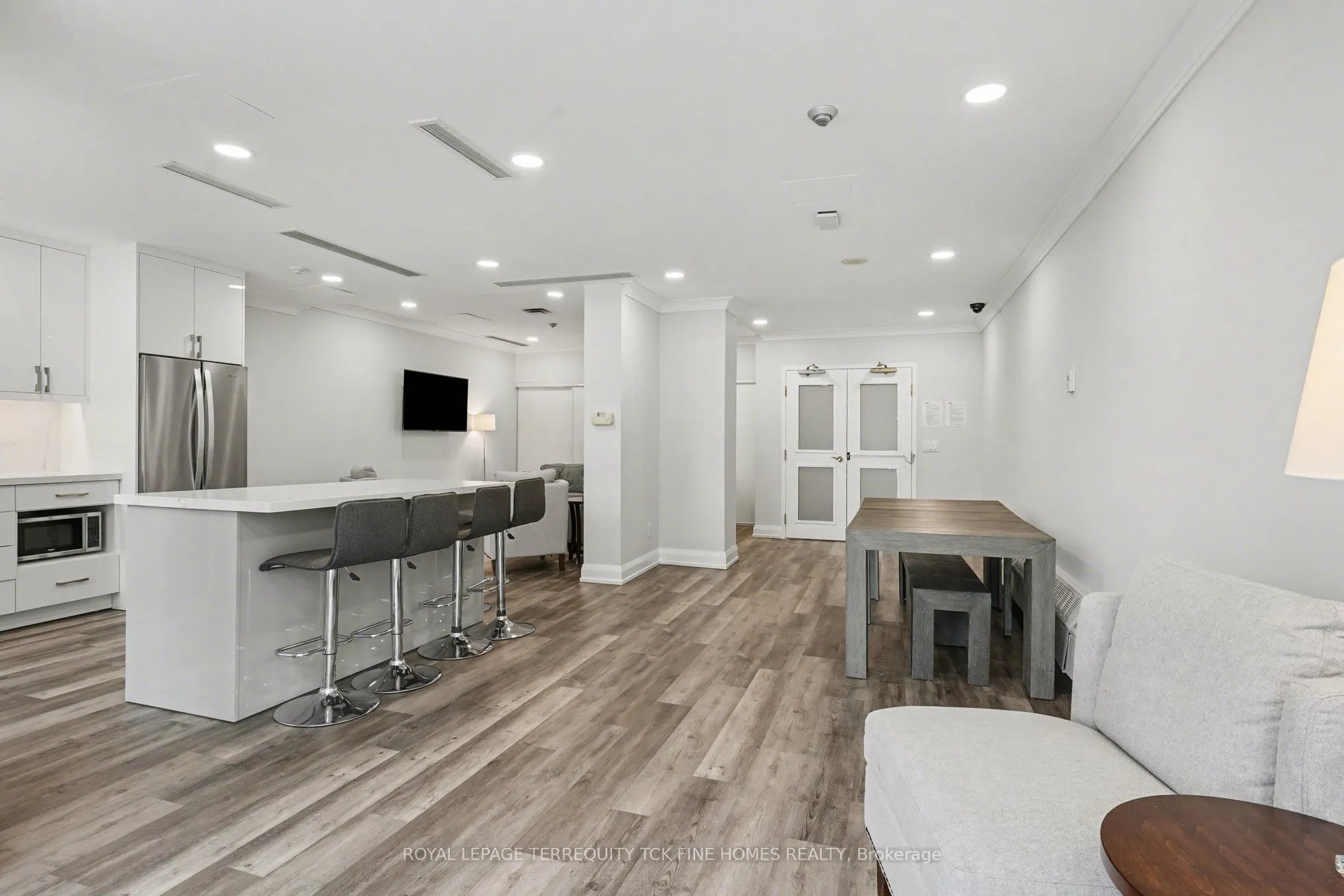 398 Eglinton Avenue E #1009
