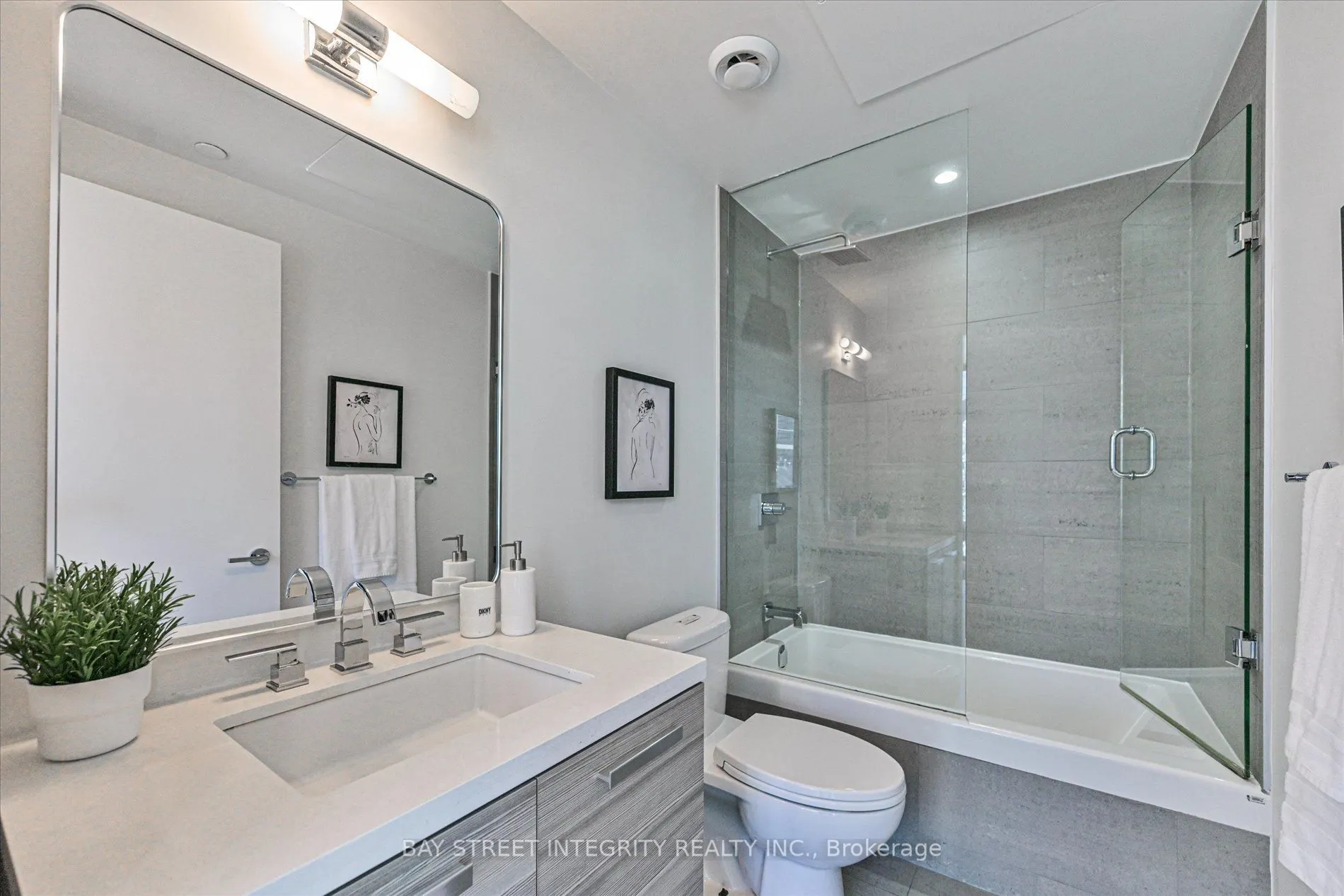 224 King Street W #1403