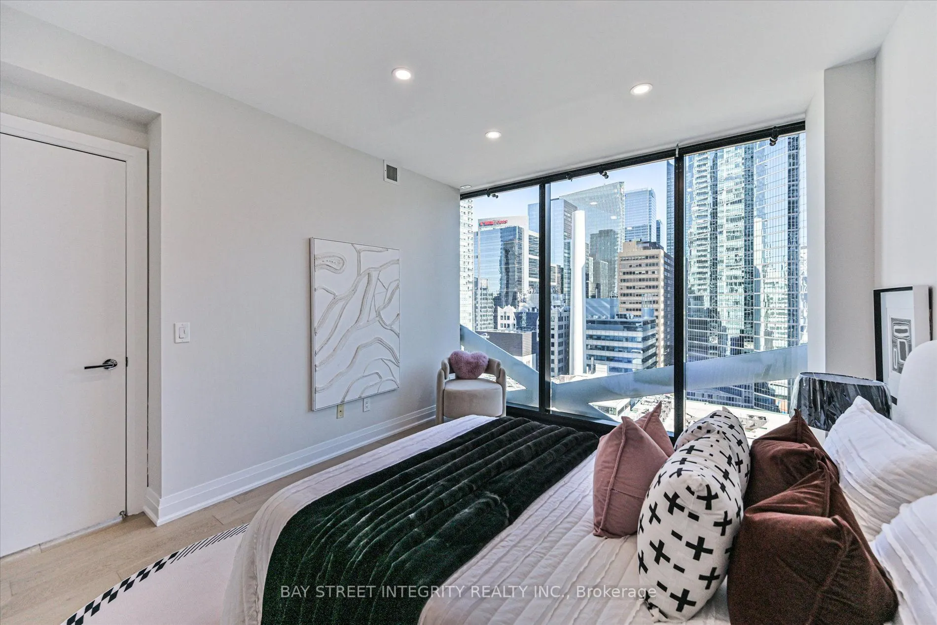 224 King Street W #1403