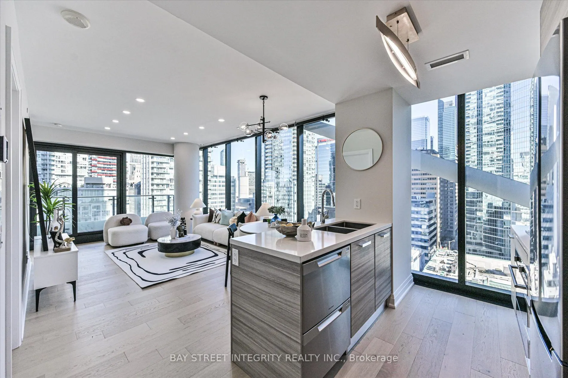 224 King Street W #1403