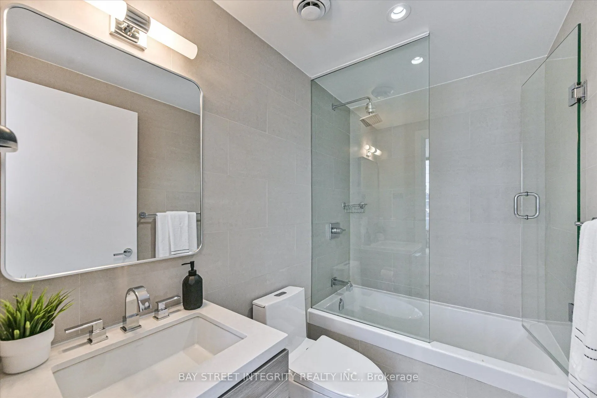 224 King Street W #1403
