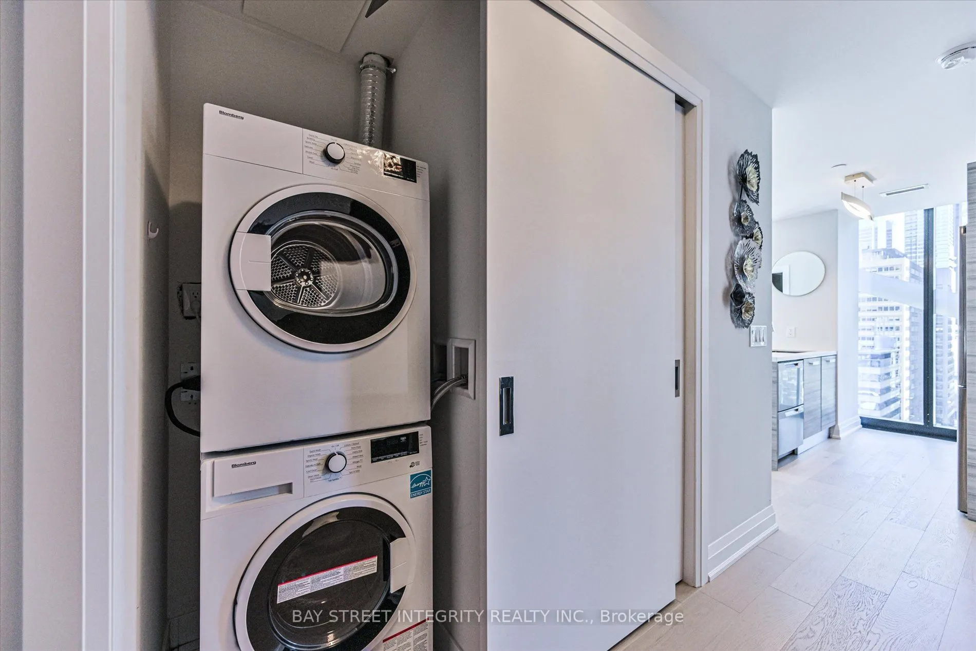 224 King Street W #1403