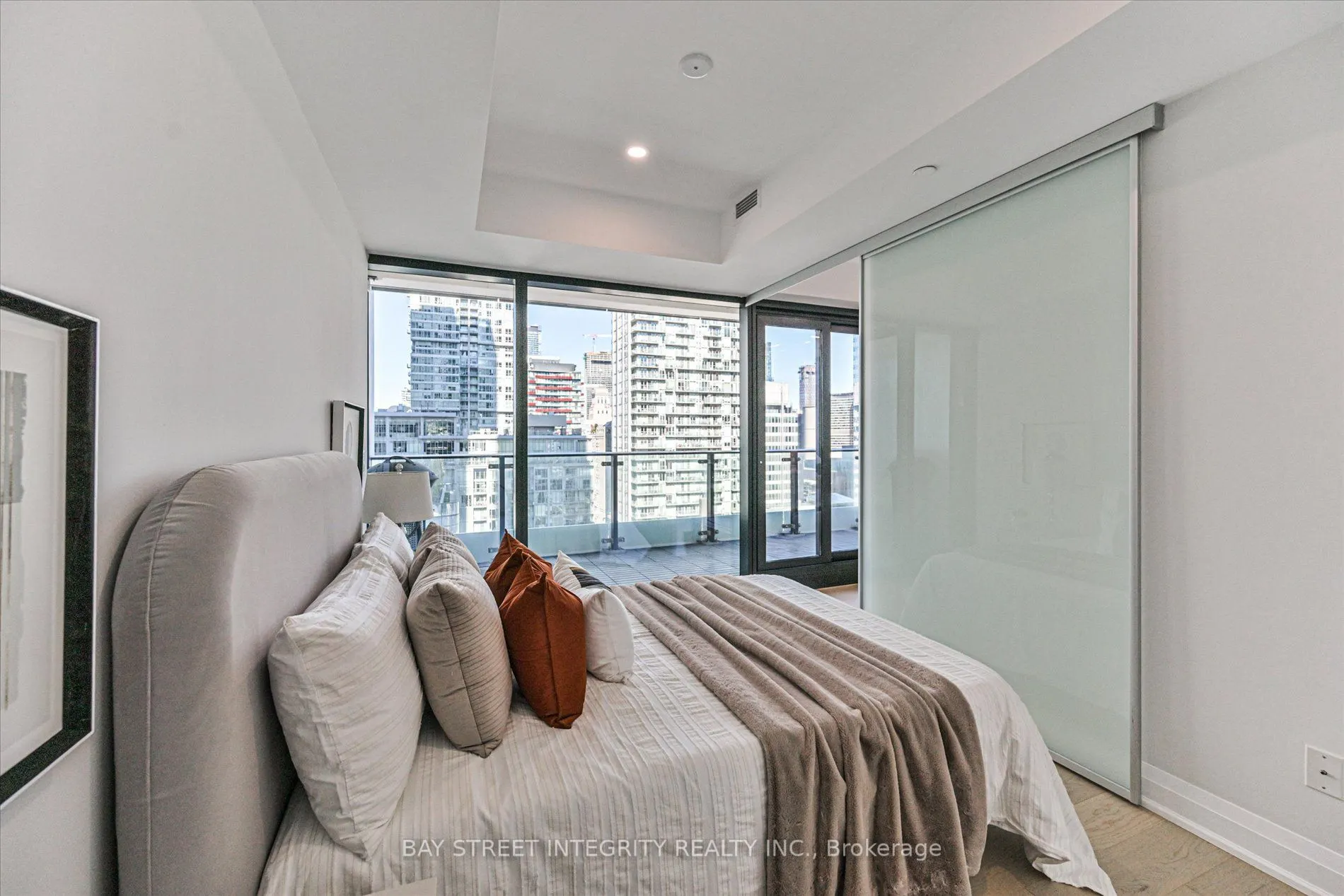 224 King Street W #1403