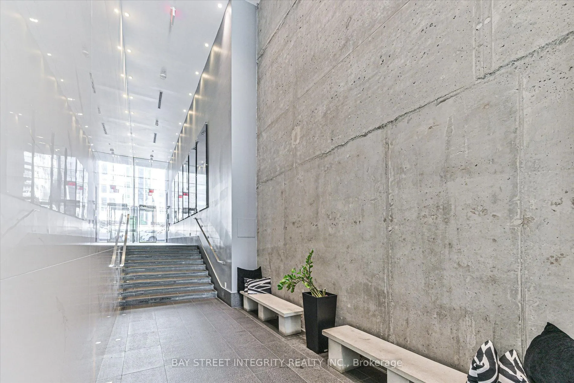 224 King Street W #1403