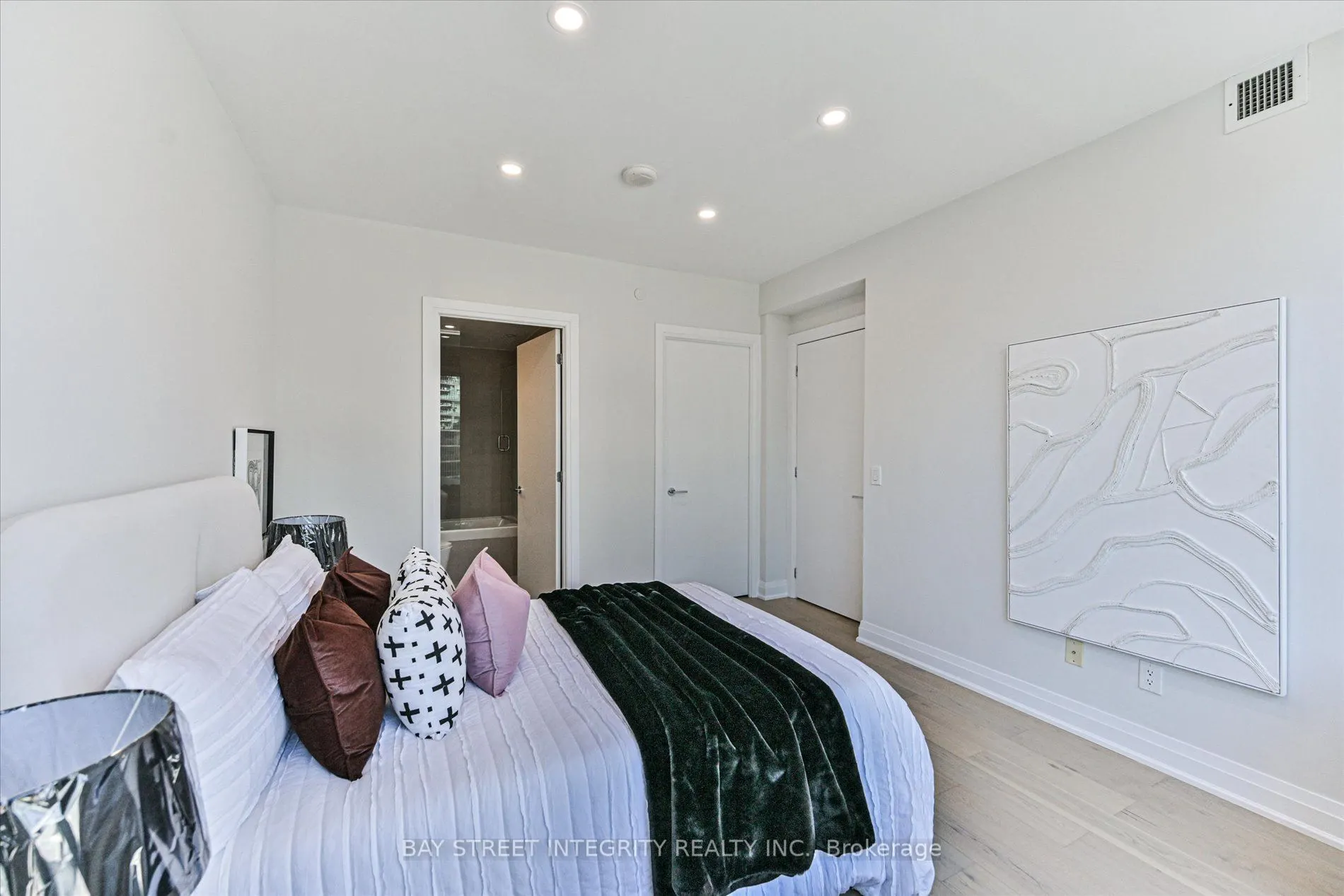 224 King Street W #1403