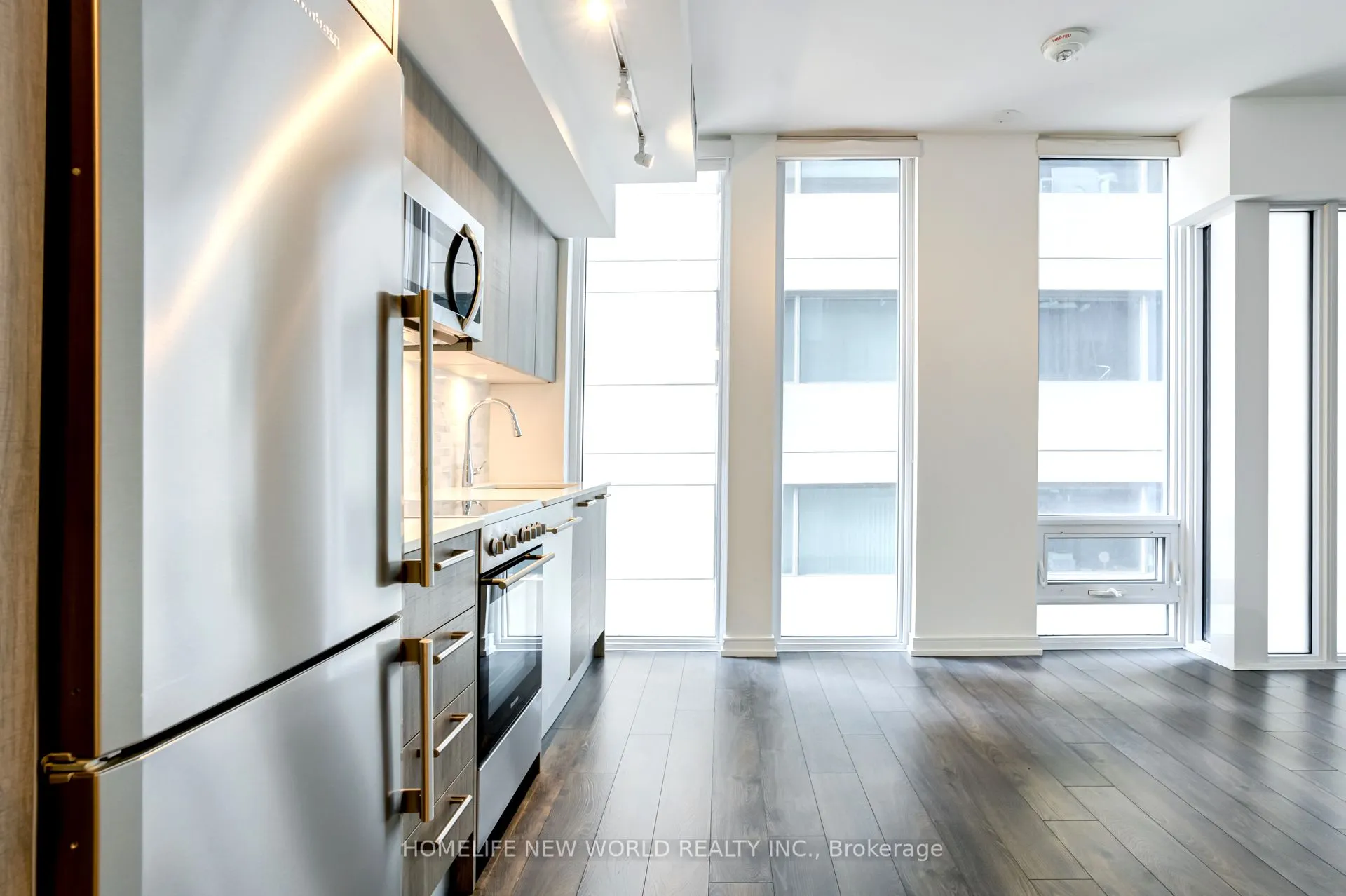 28 Wellesley Street E #901
