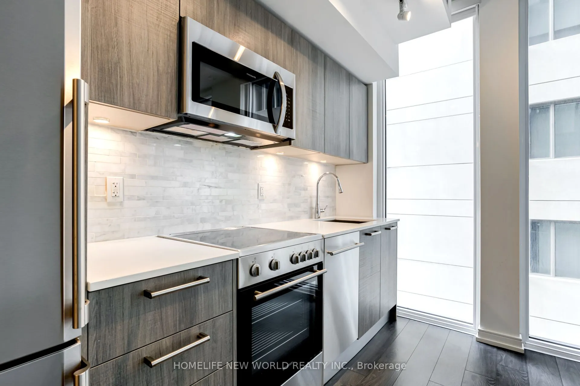 28 Wellesley Street E #901