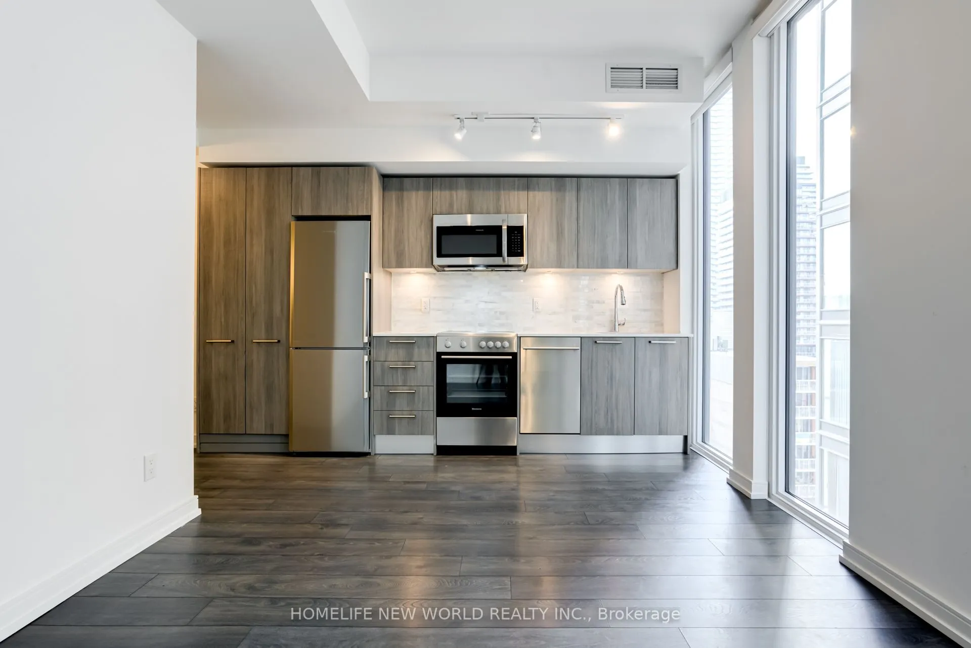 28 Wellesley Street E #901