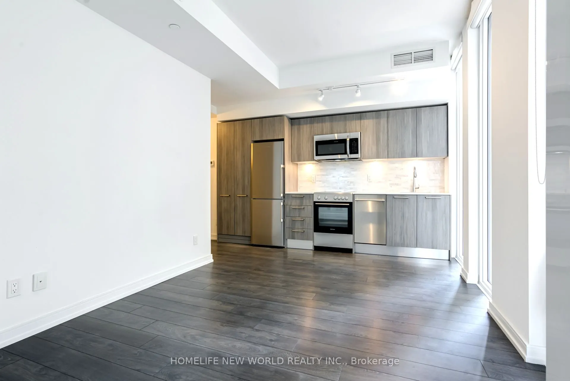 28 Wellesley Street E #901