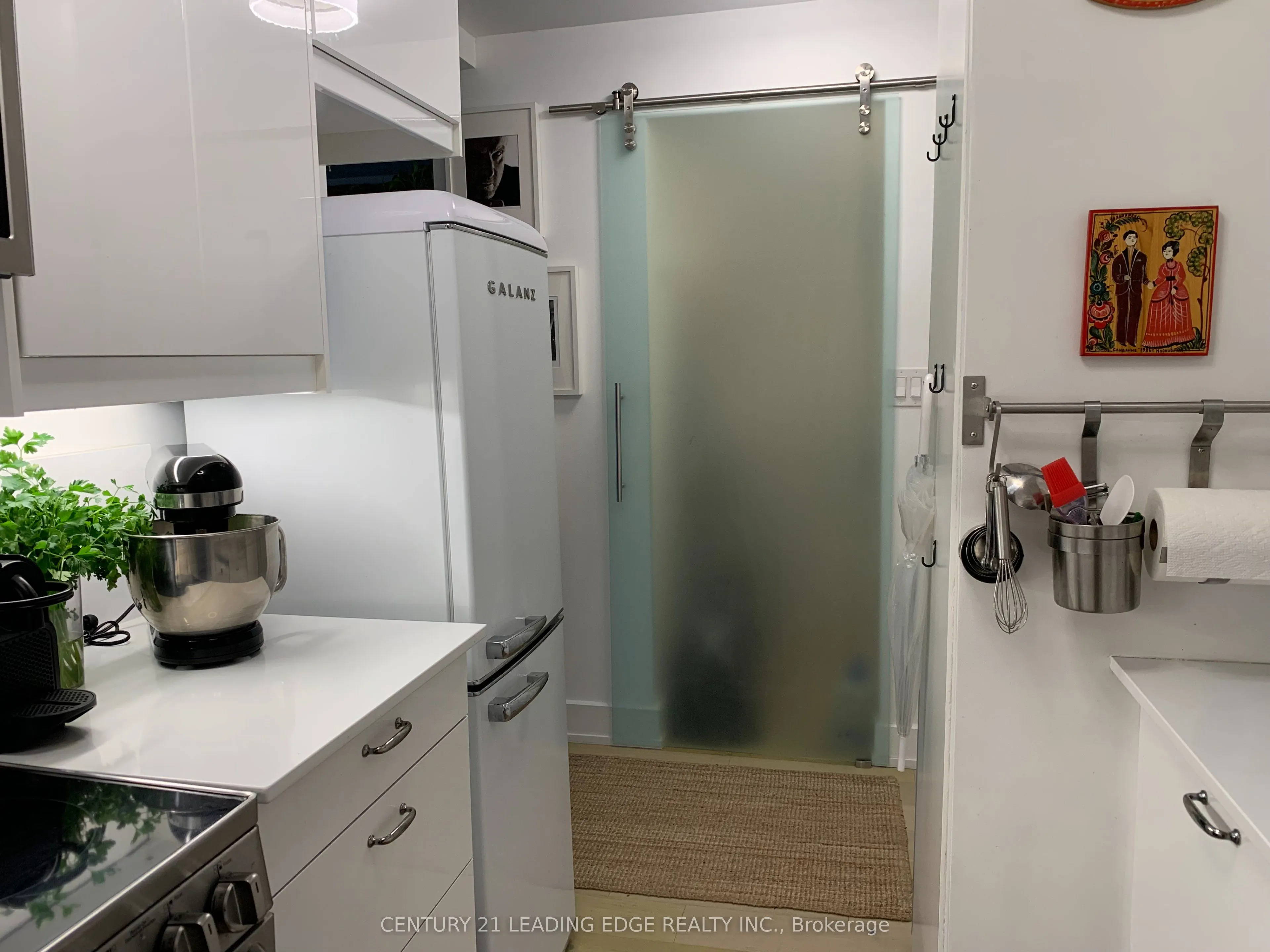 40 Homewood Avenue #208