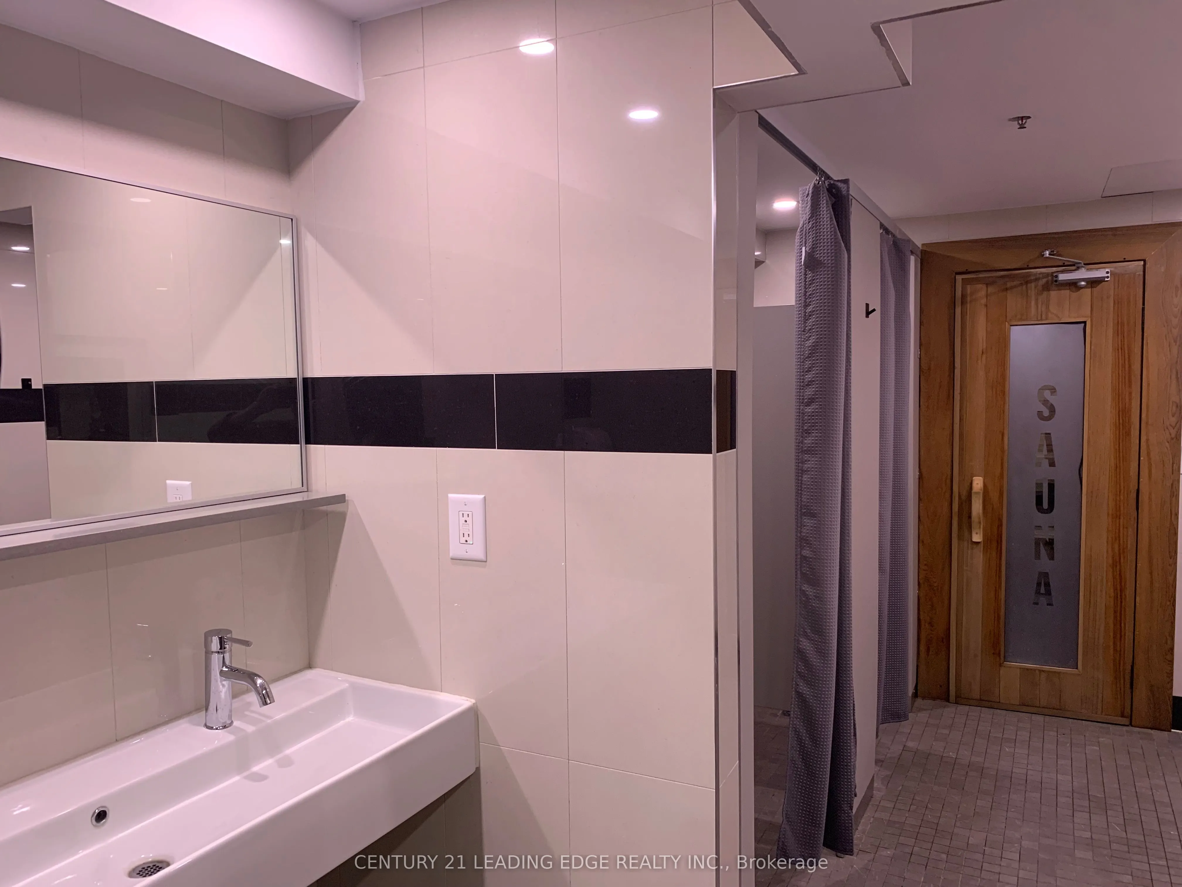 40 Homewood Avenue #208
