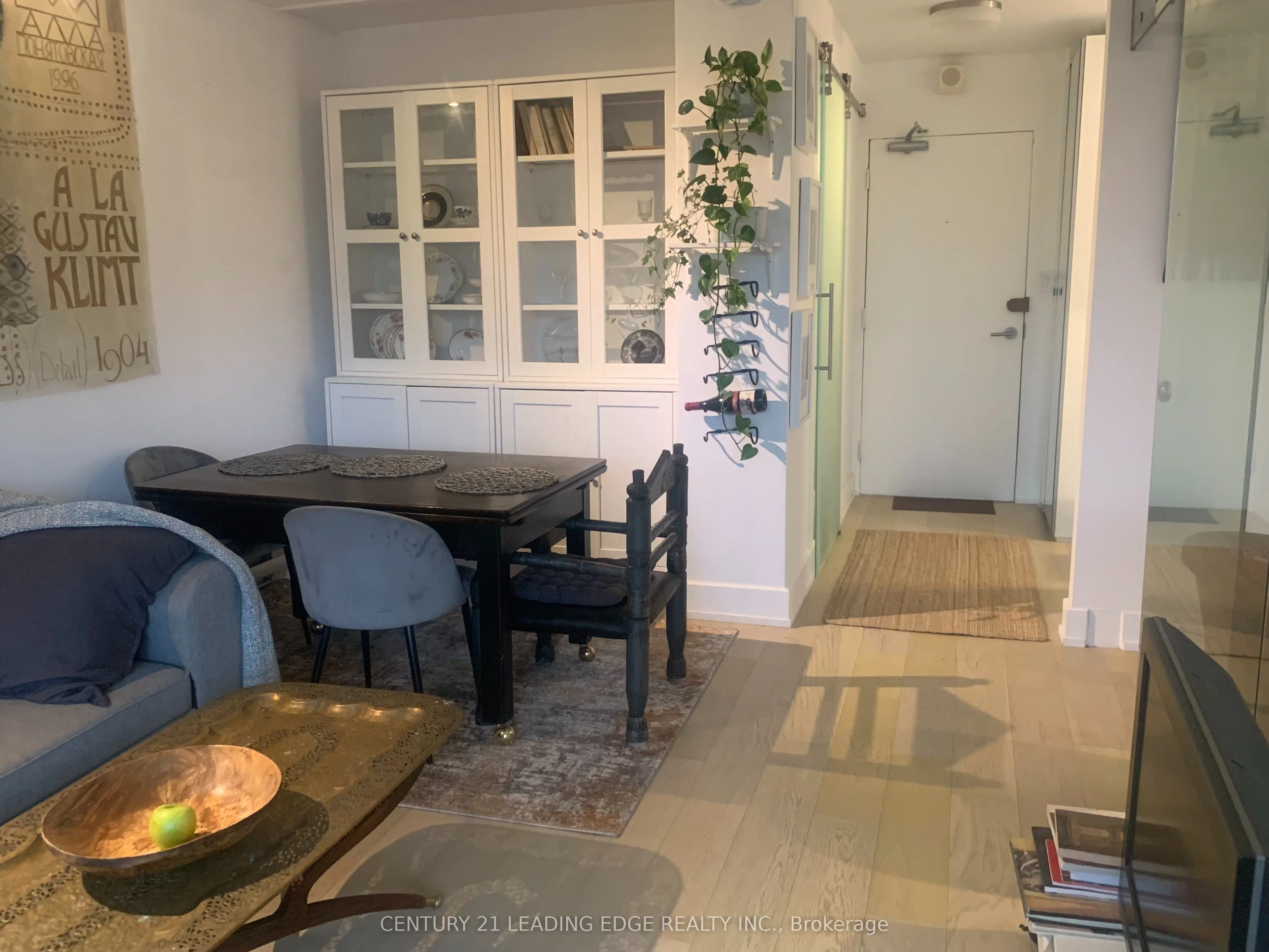 40 Homewood Avenue #208