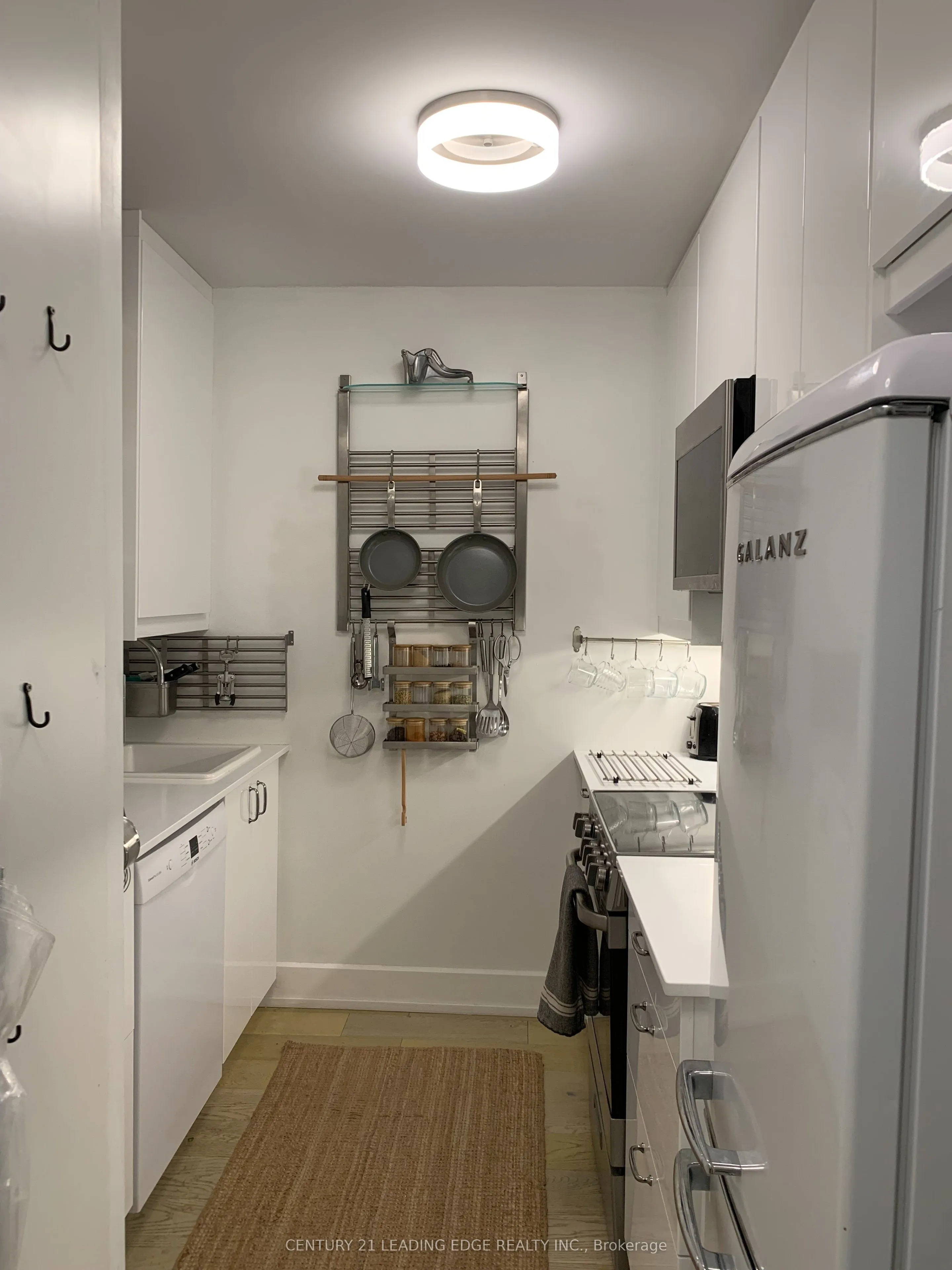 40 Homewood Avenue #208