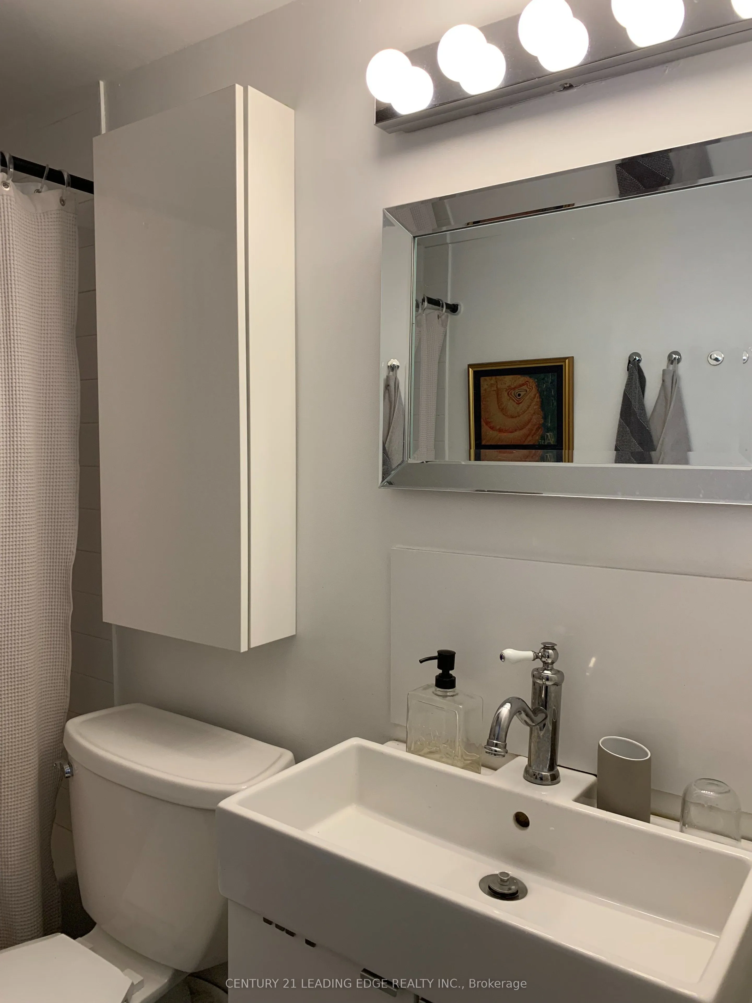 40 Homewood Avenue #208