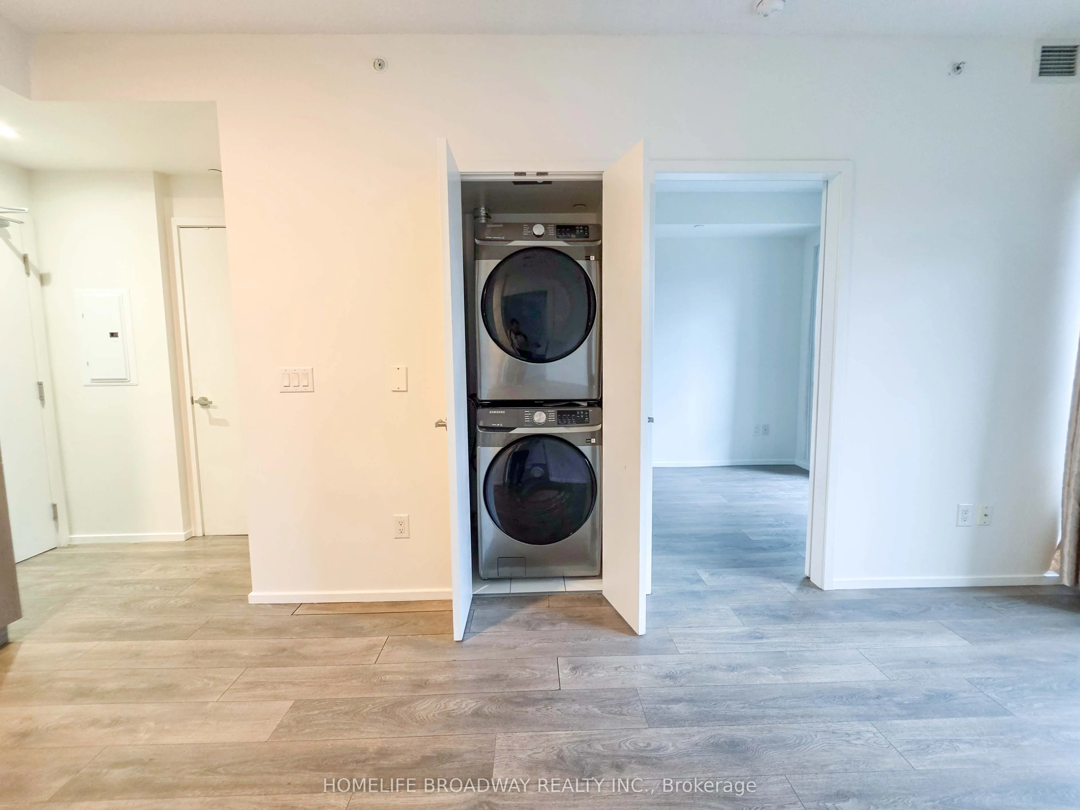 159 Dundas Street E #1108