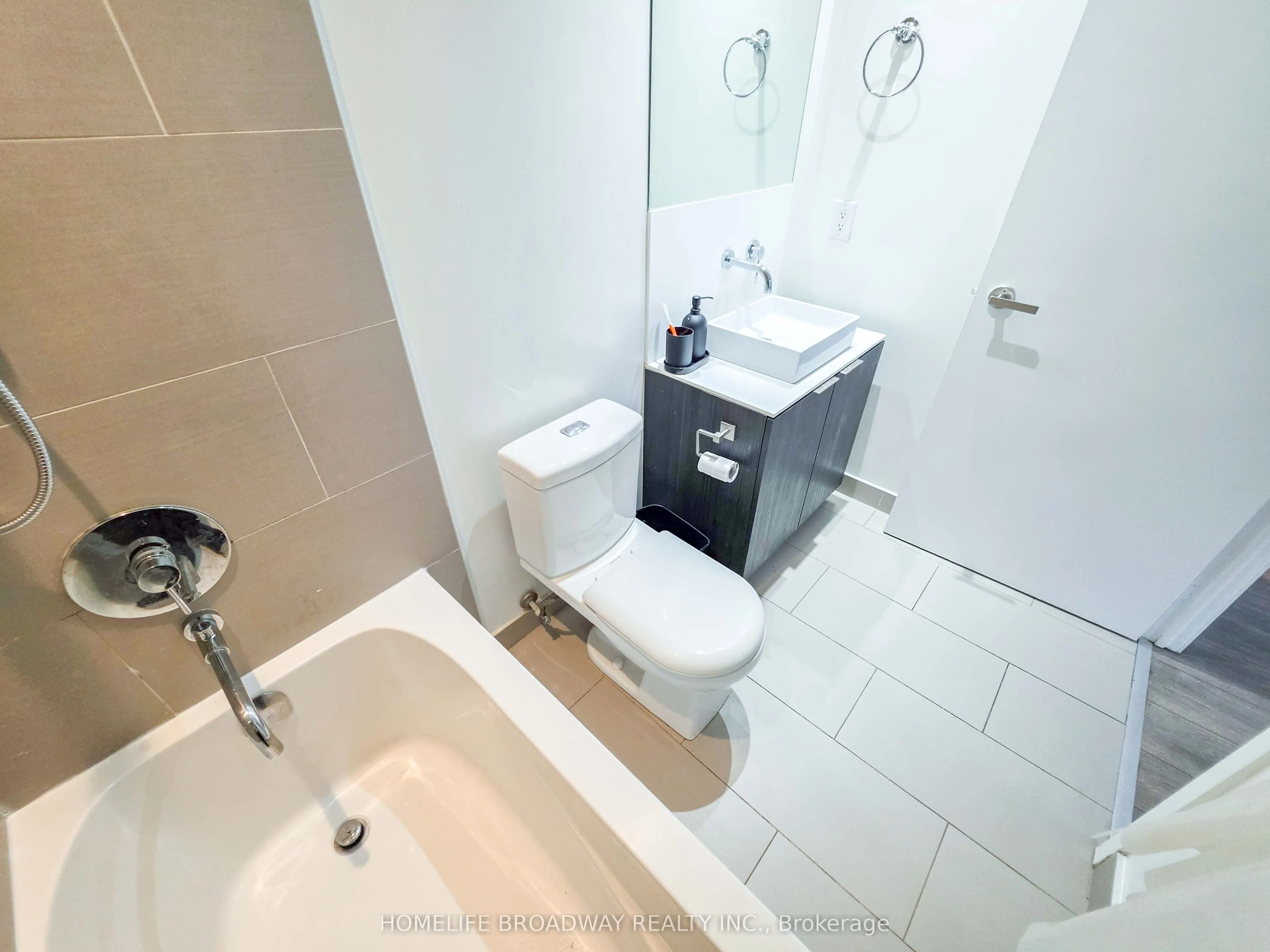 159 Dundas Street E #1108