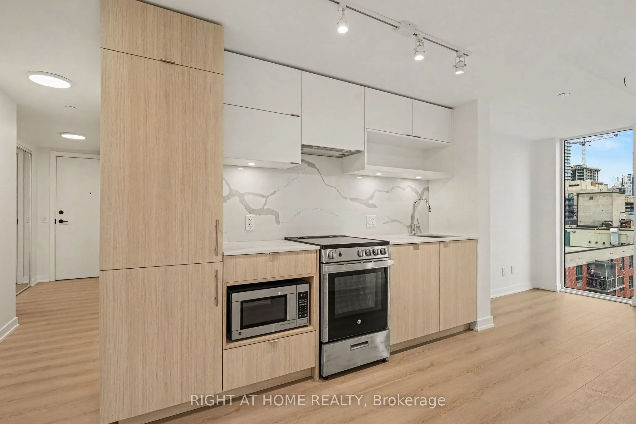 100 Queen Street E #1203