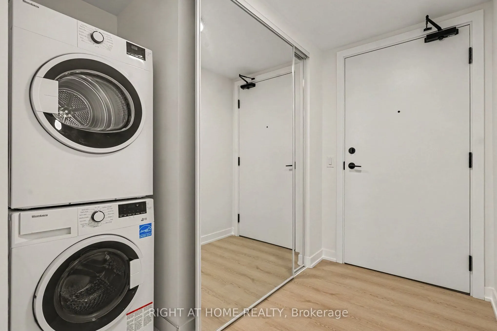 100 Queen Street E #1203
